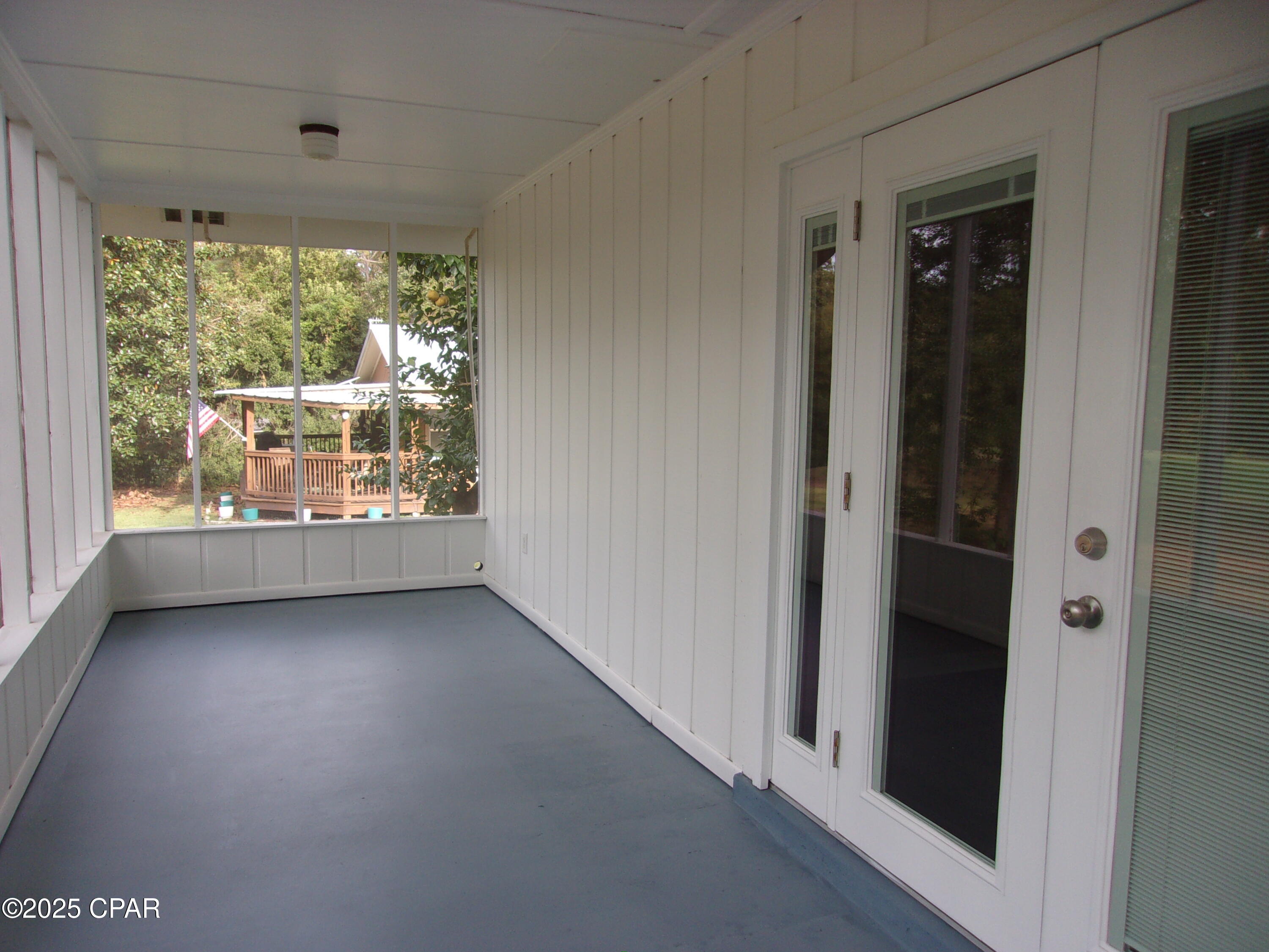 Listing photo id 22 for 2735 Muir Lane