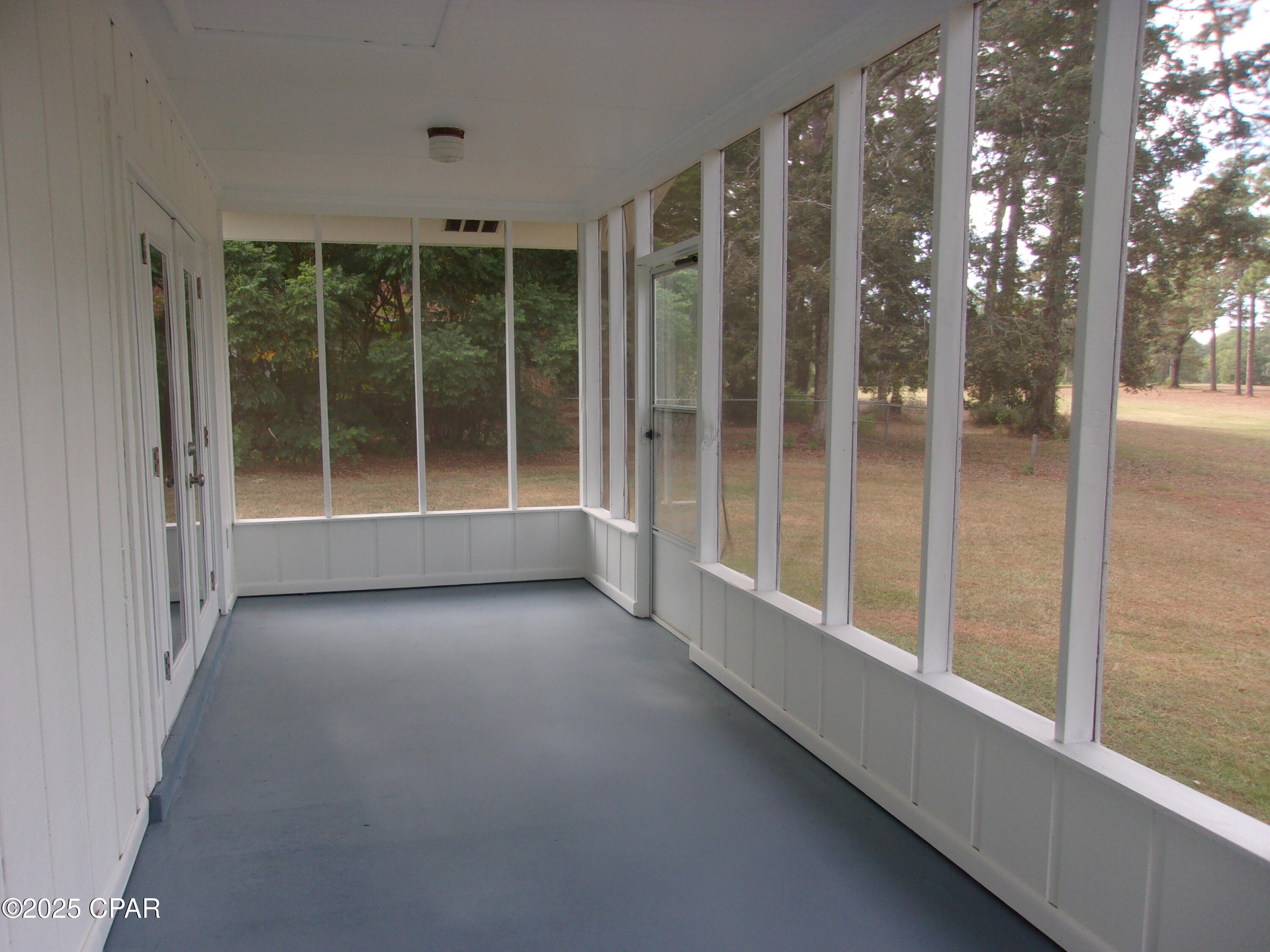 Listing photo id 23 for 2735 Muir Lane