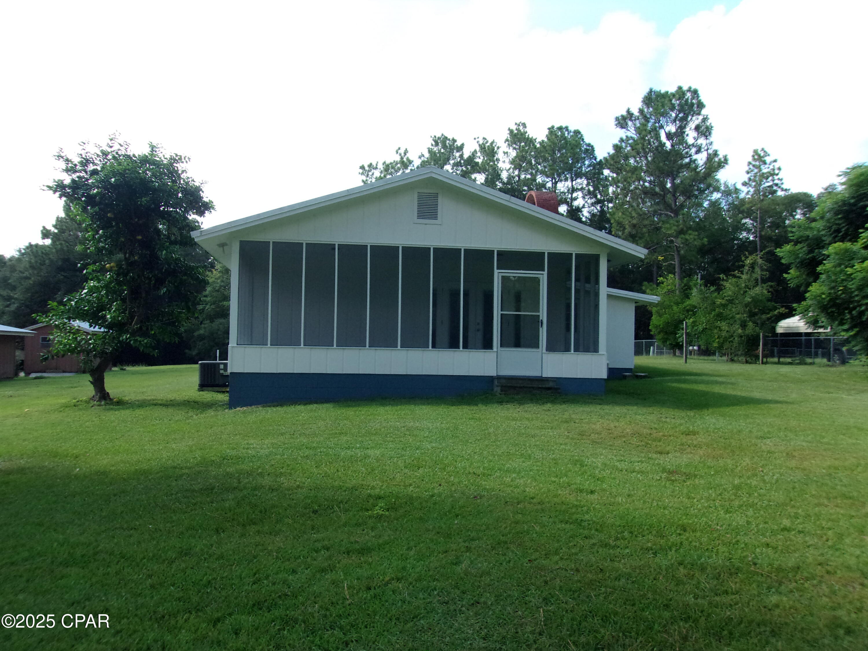 Listing photo id 34 for 2735 Muir Lane