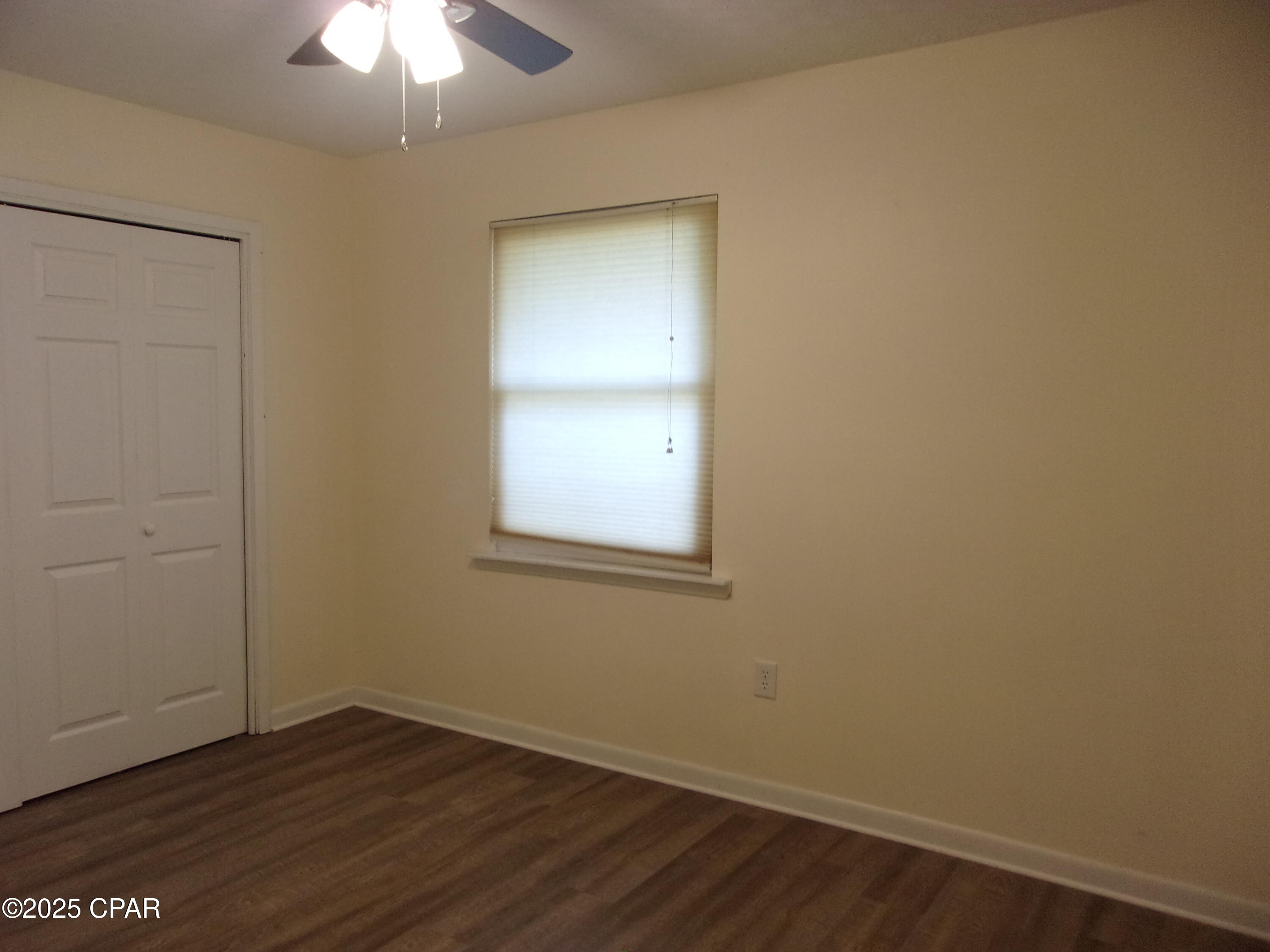 Listing photo id 4 for 2735 Muir Lane