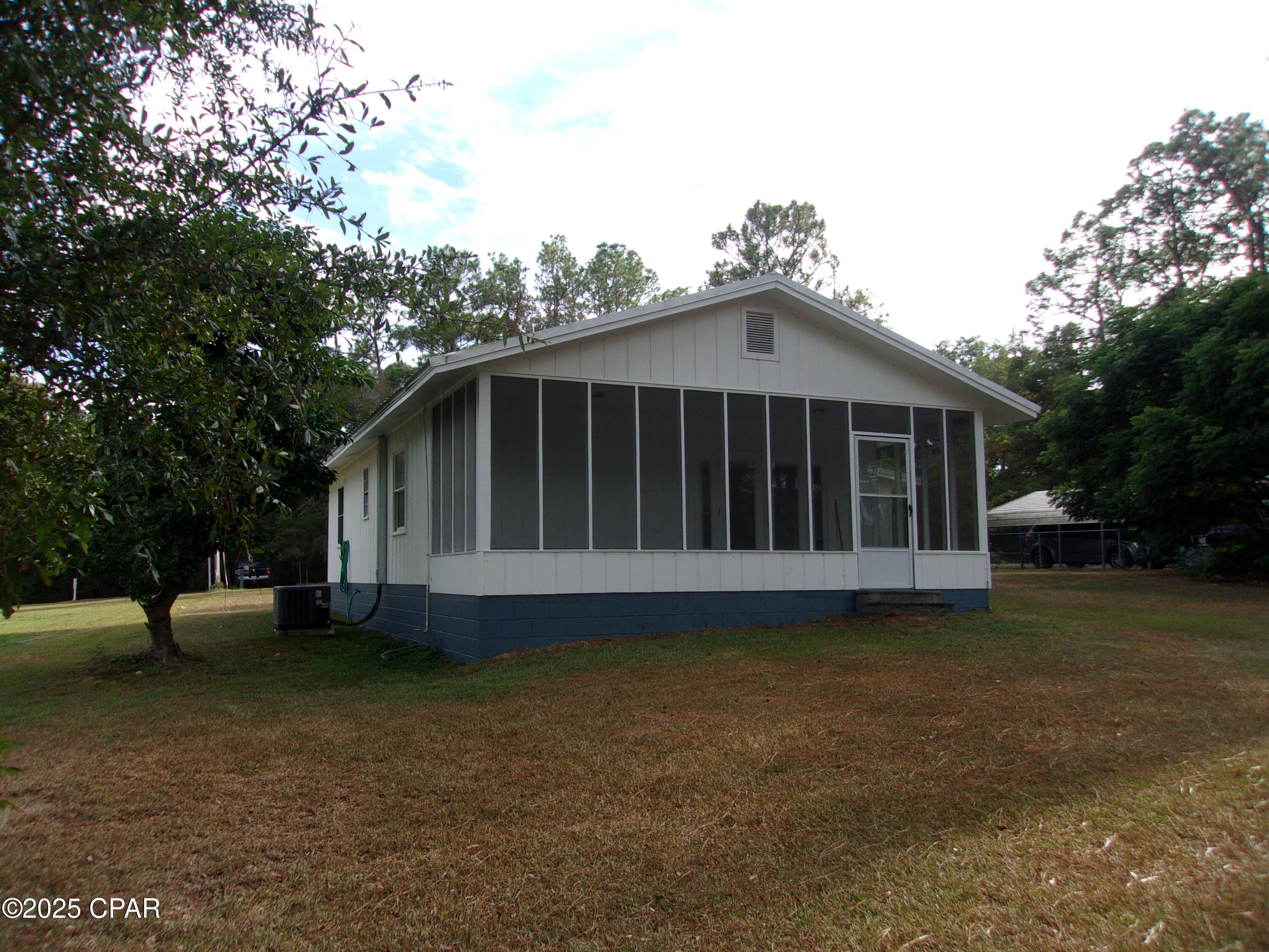 Listing photo id 40 for 2735 Muir Lane