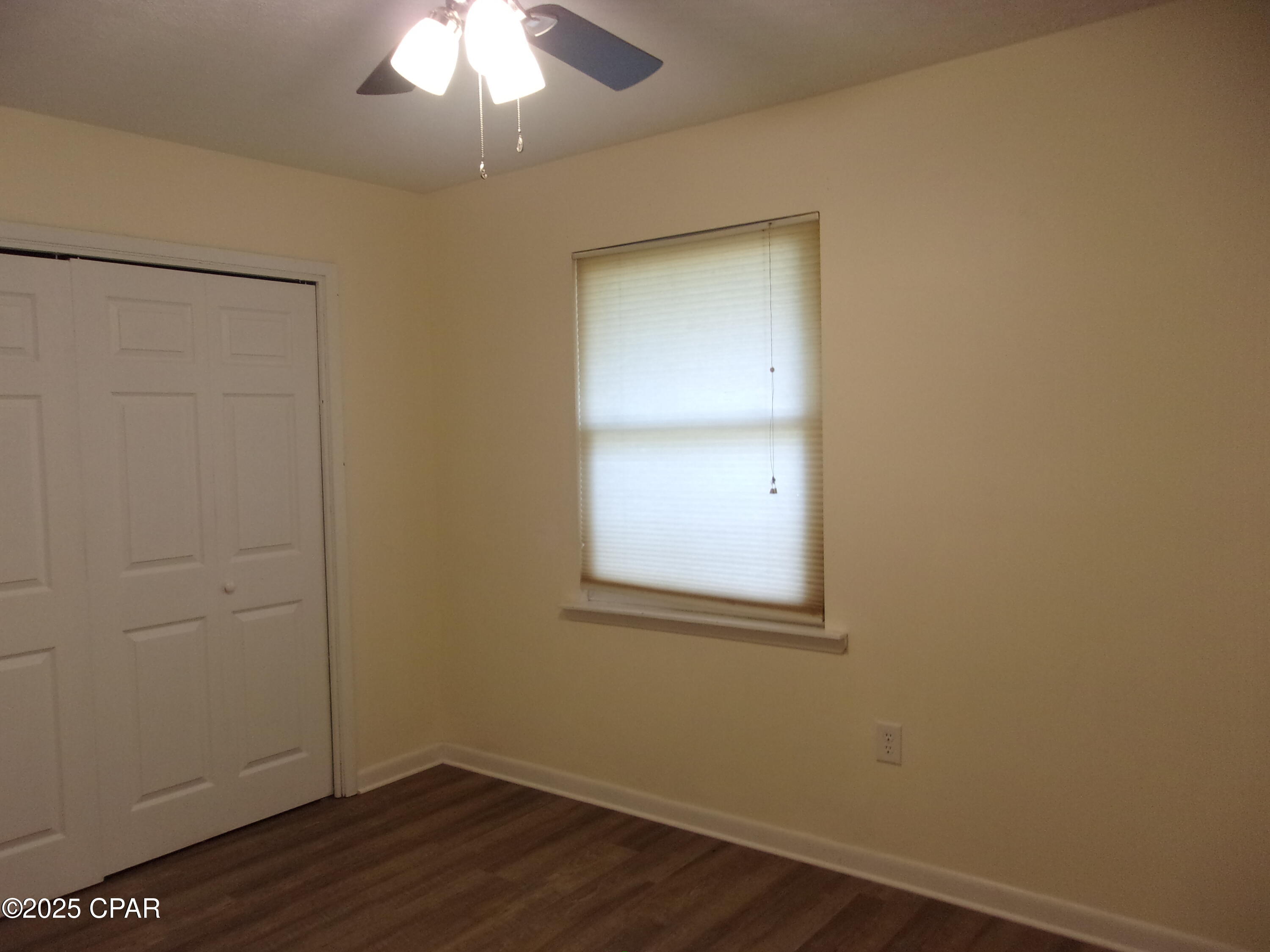 Listing photo id 5 for 2735 Muir Lane