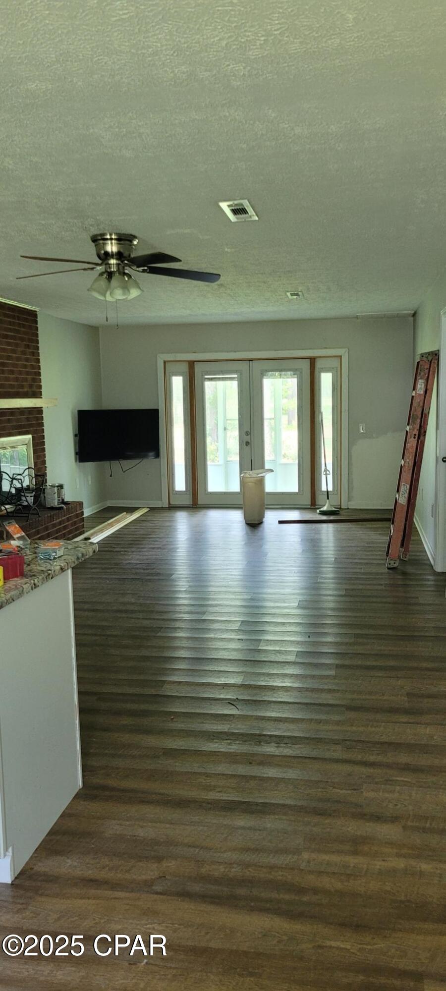 Listing photo id 50 for 2735 Muir Lane