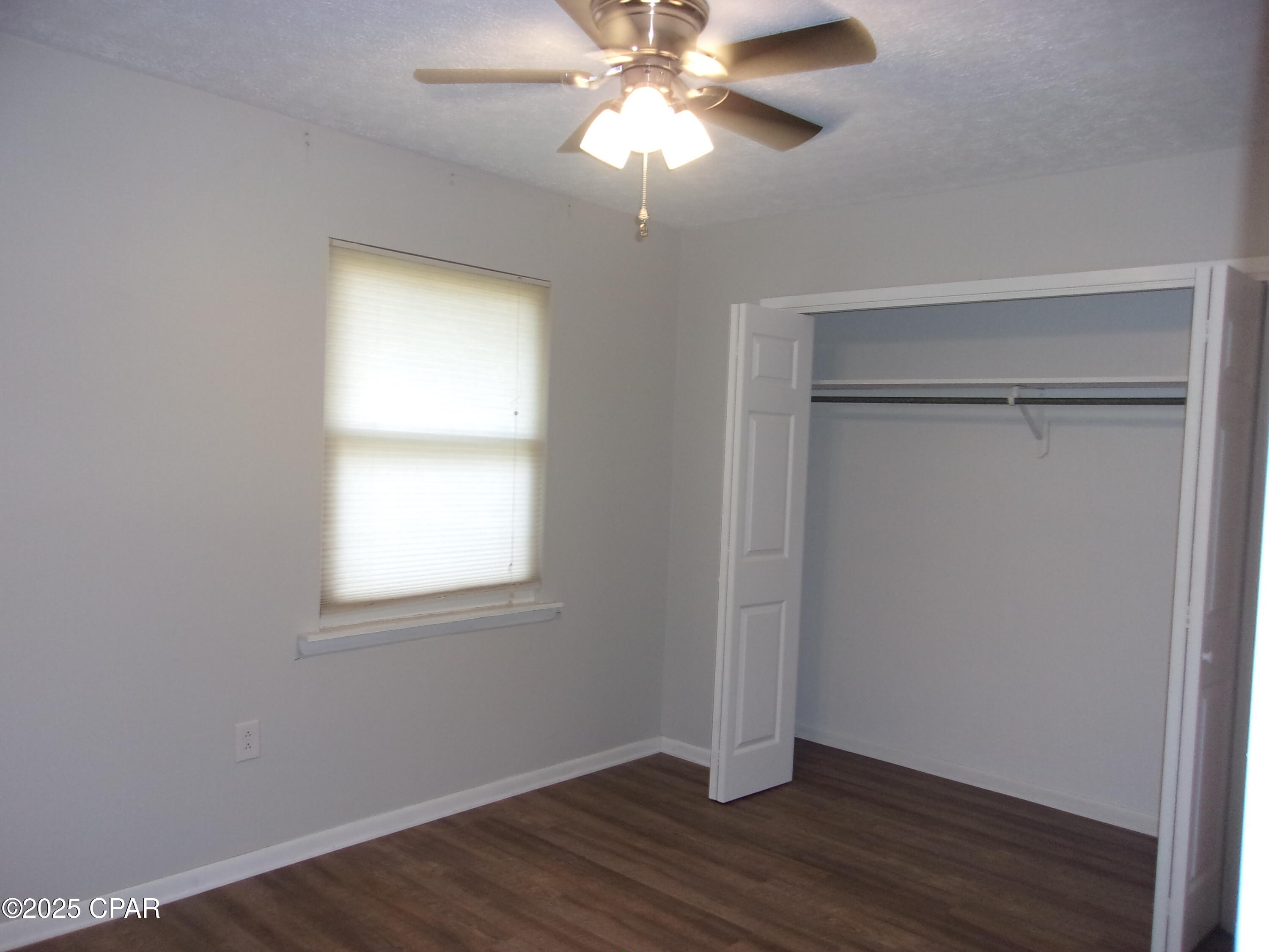 Listing photo id 7 for 2735 Muir Lane