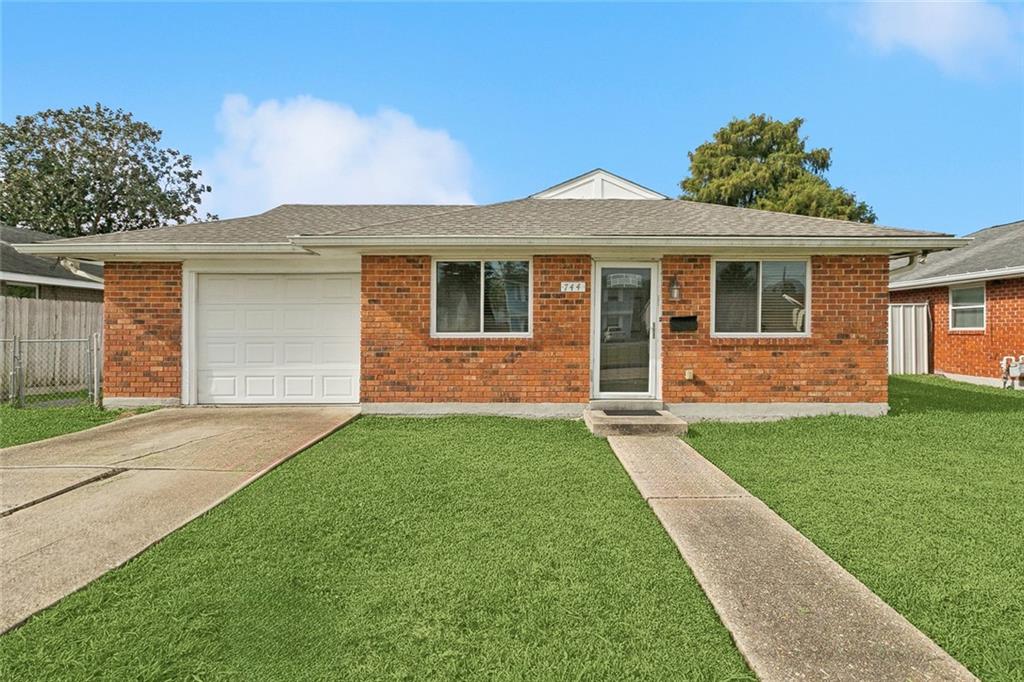 Homes for sale in Gretna, LA | 744 Oakwood St, Gretna, LA 70056 | MLS# 2523751
