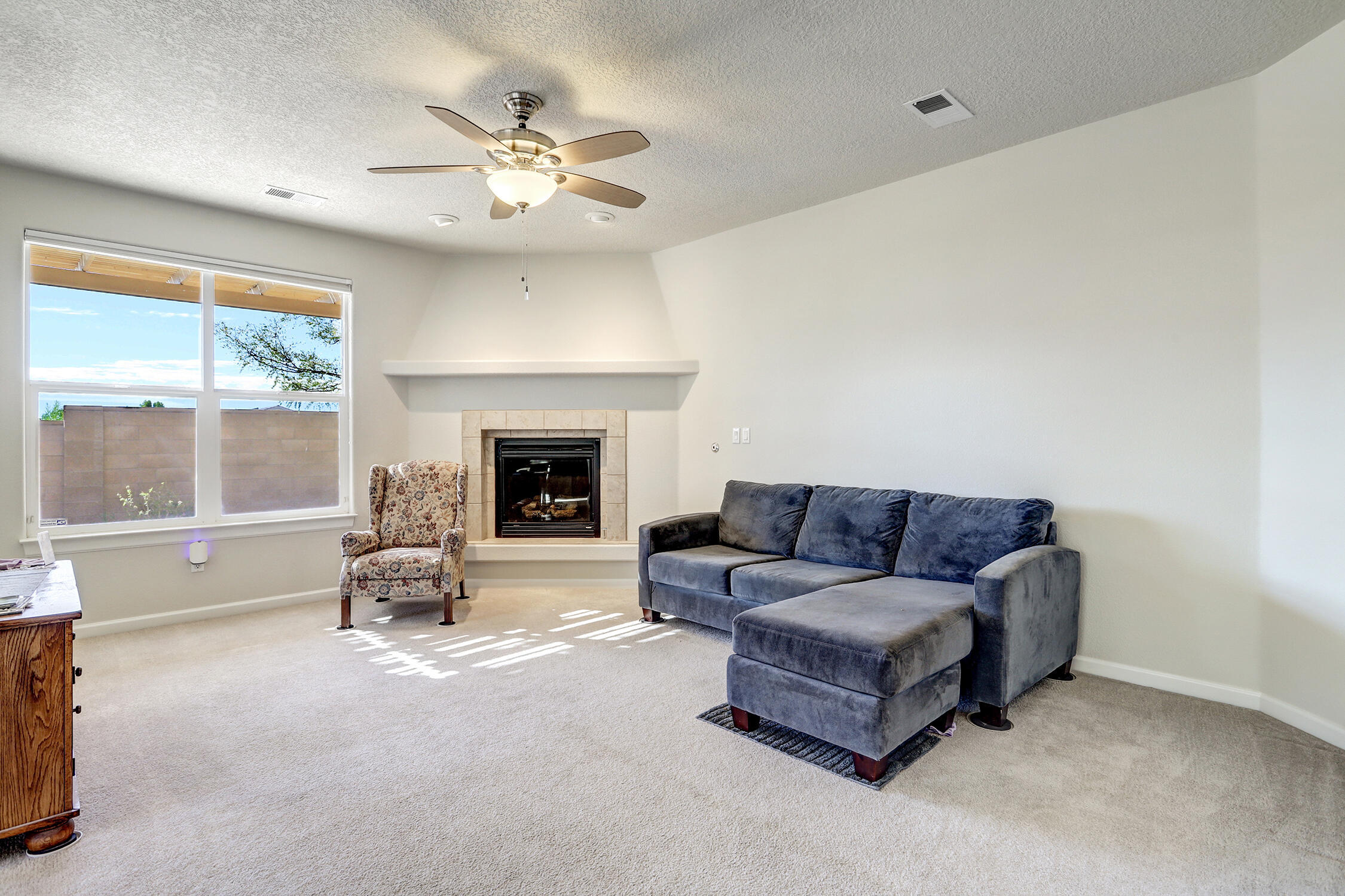 4229 North Pole Loop NE Living Room