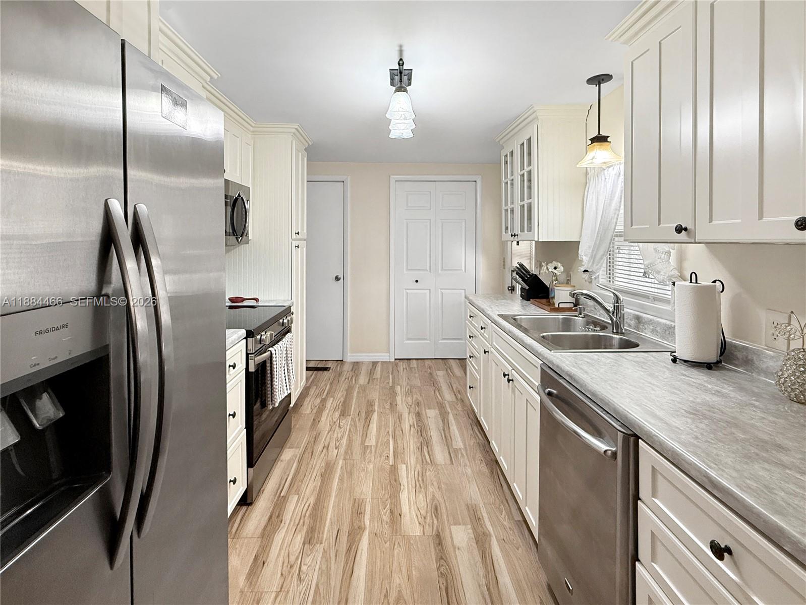 Homes for sale in Dania Beach, FL | 5720 Lakeshore Dr, Dania Beach, FL 33312 | MLS# A11884466