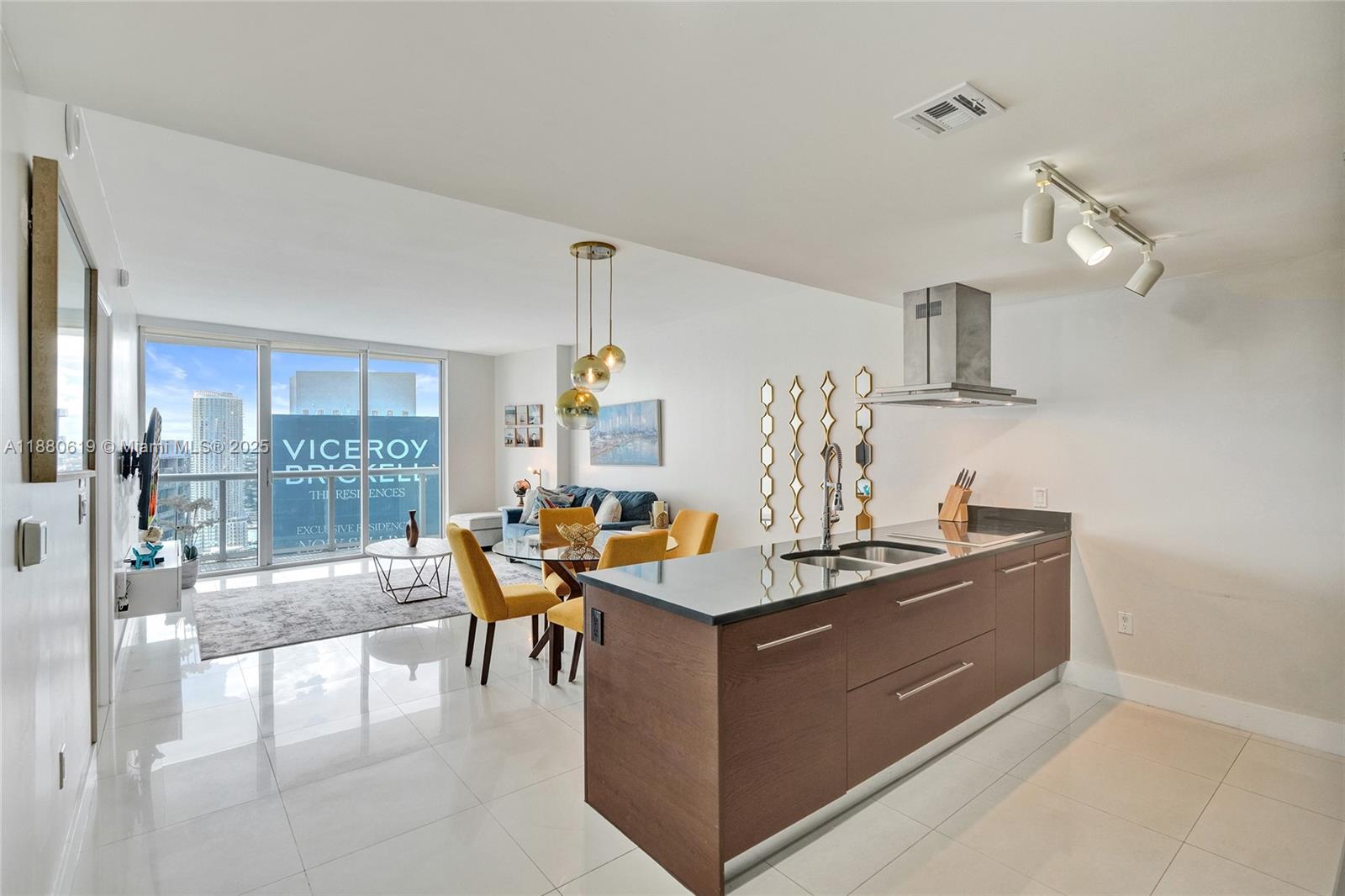 Condo for Sale in Miami, FL