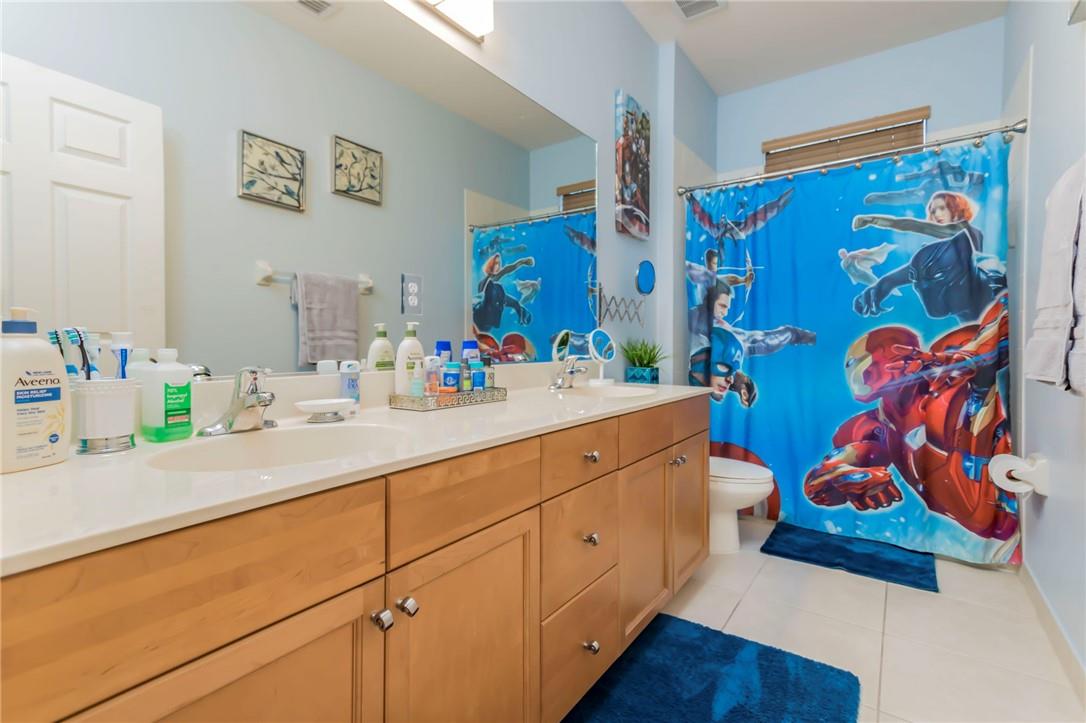 bathroom #4 (upstairs)