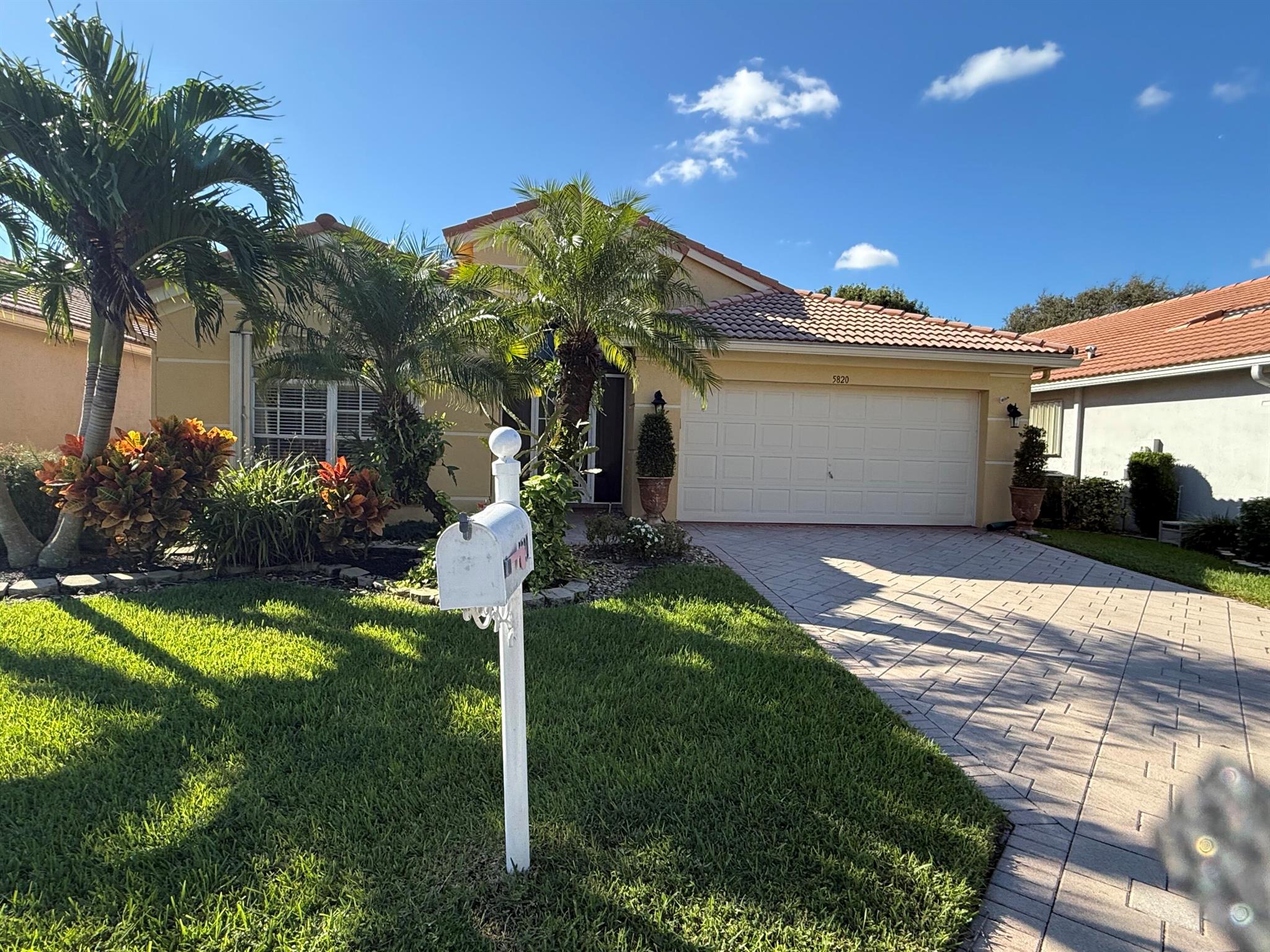 Homes for sale in Boynton Beach, FL | 5820 Royal Club Dr, Boynton Beach, FL 33437 | MLS# R11127634