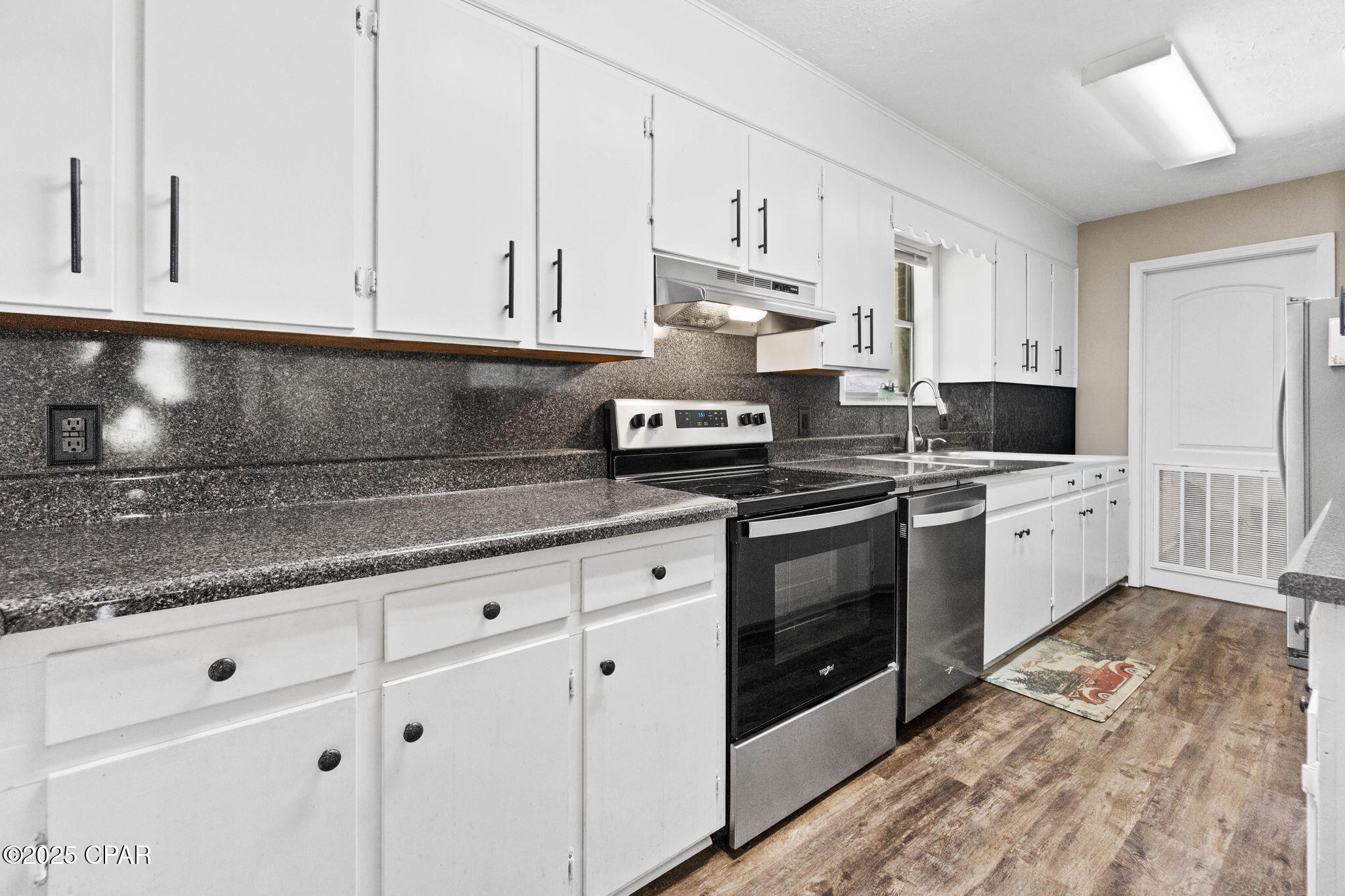 Image 7 For 1395 Weeks Street