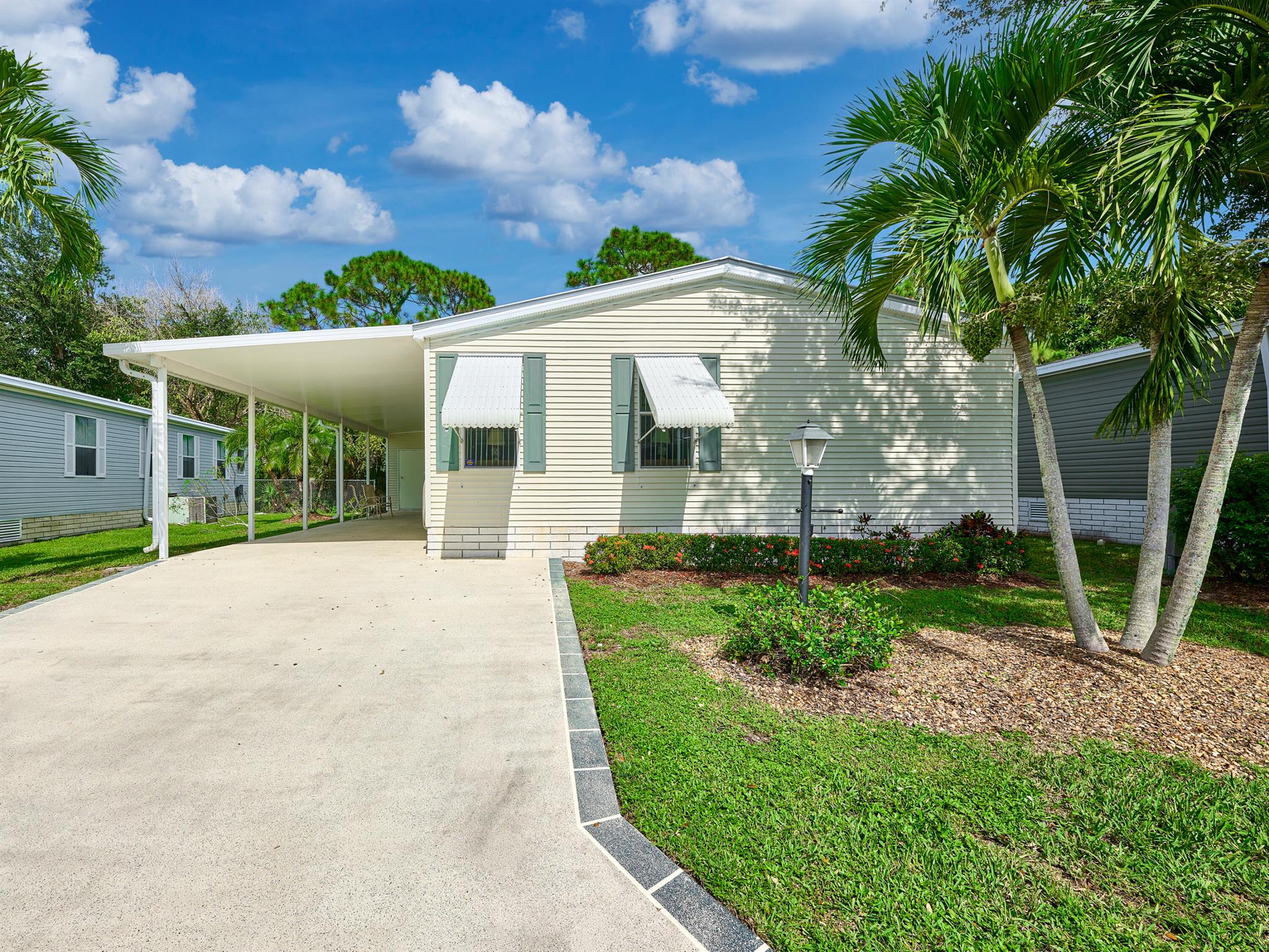 Pinelake Gardens & Estate