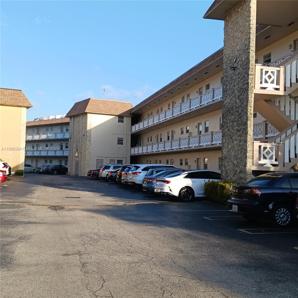 Quinsana Gardens Condo