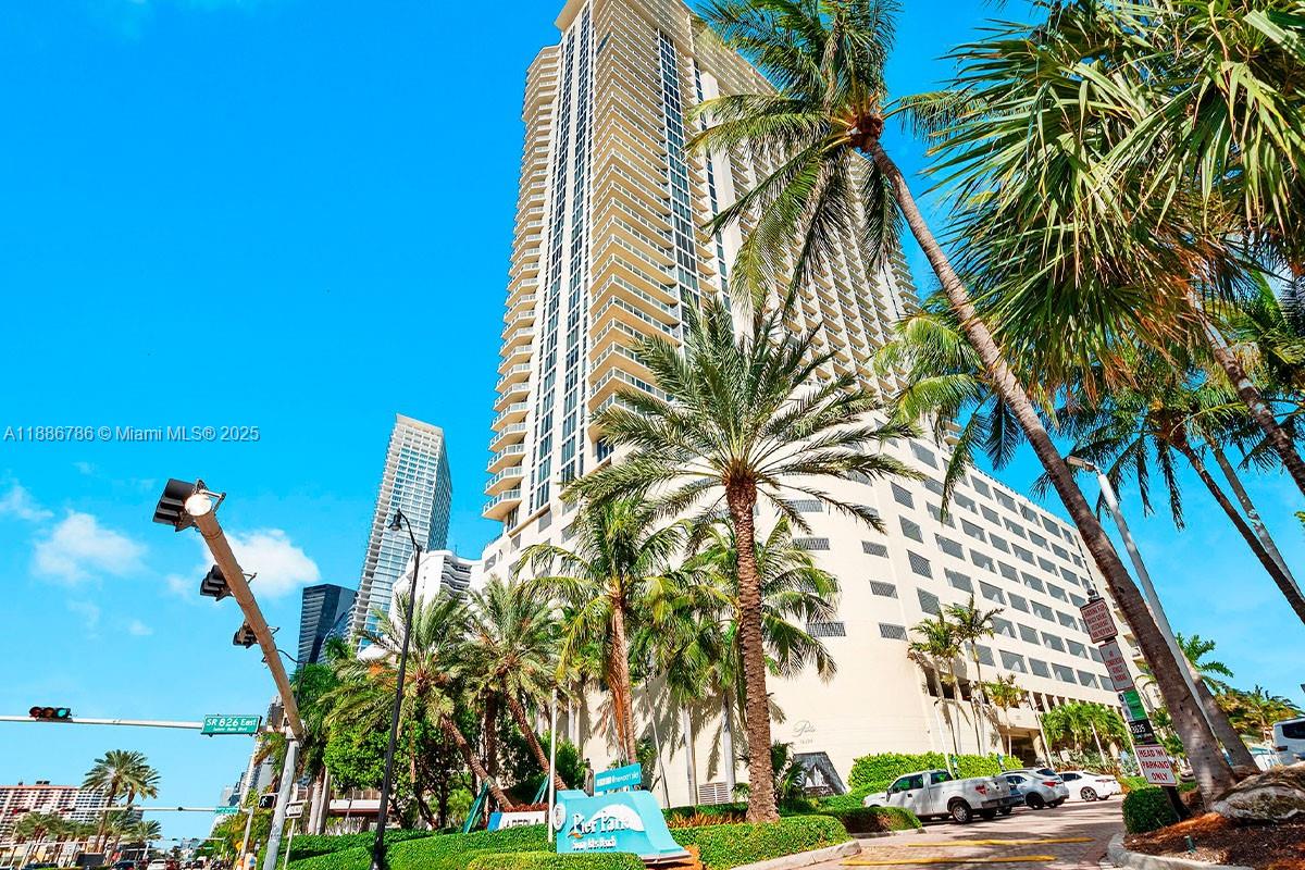 Apartamento à Venda em Sunny Isles Beach, FL