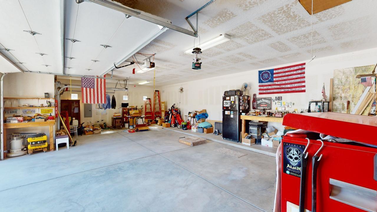 7 TABLAZON VALLEY Drive Garage