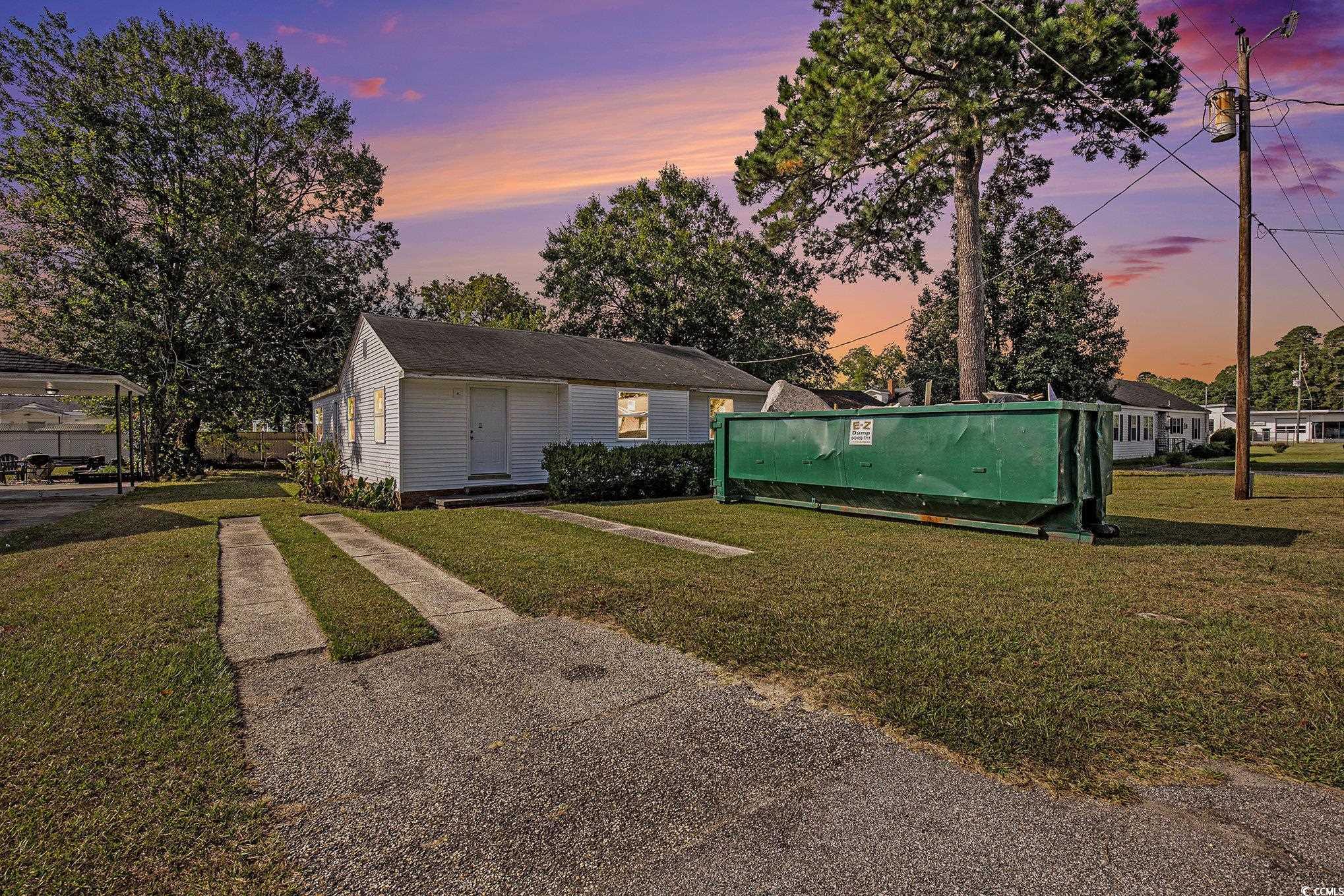 307 E Lloyd St. Mullins, SC 29574