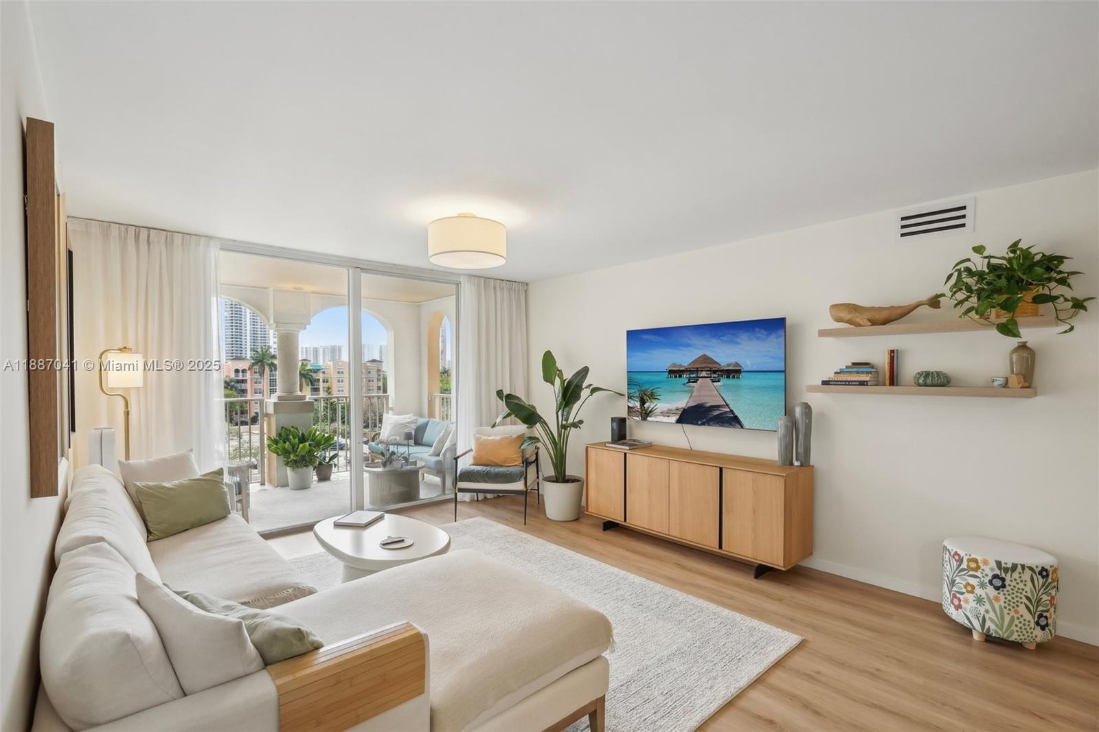 The Yacht Club At Aventur