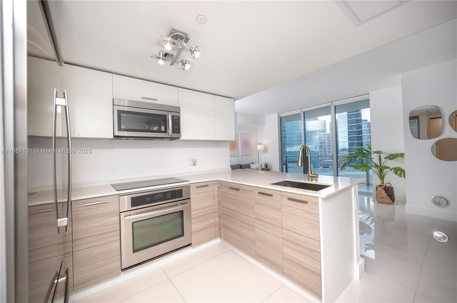 1300 Brickell Bay Dr Unit 1601, Miami, Florida 33131