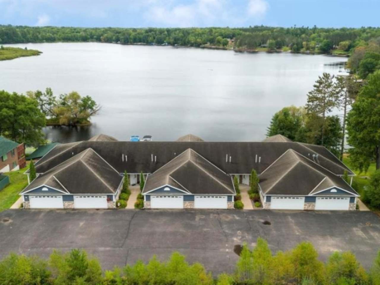 Lake Nokomis Property #3-9811 Deer Trail Rd Photo 2