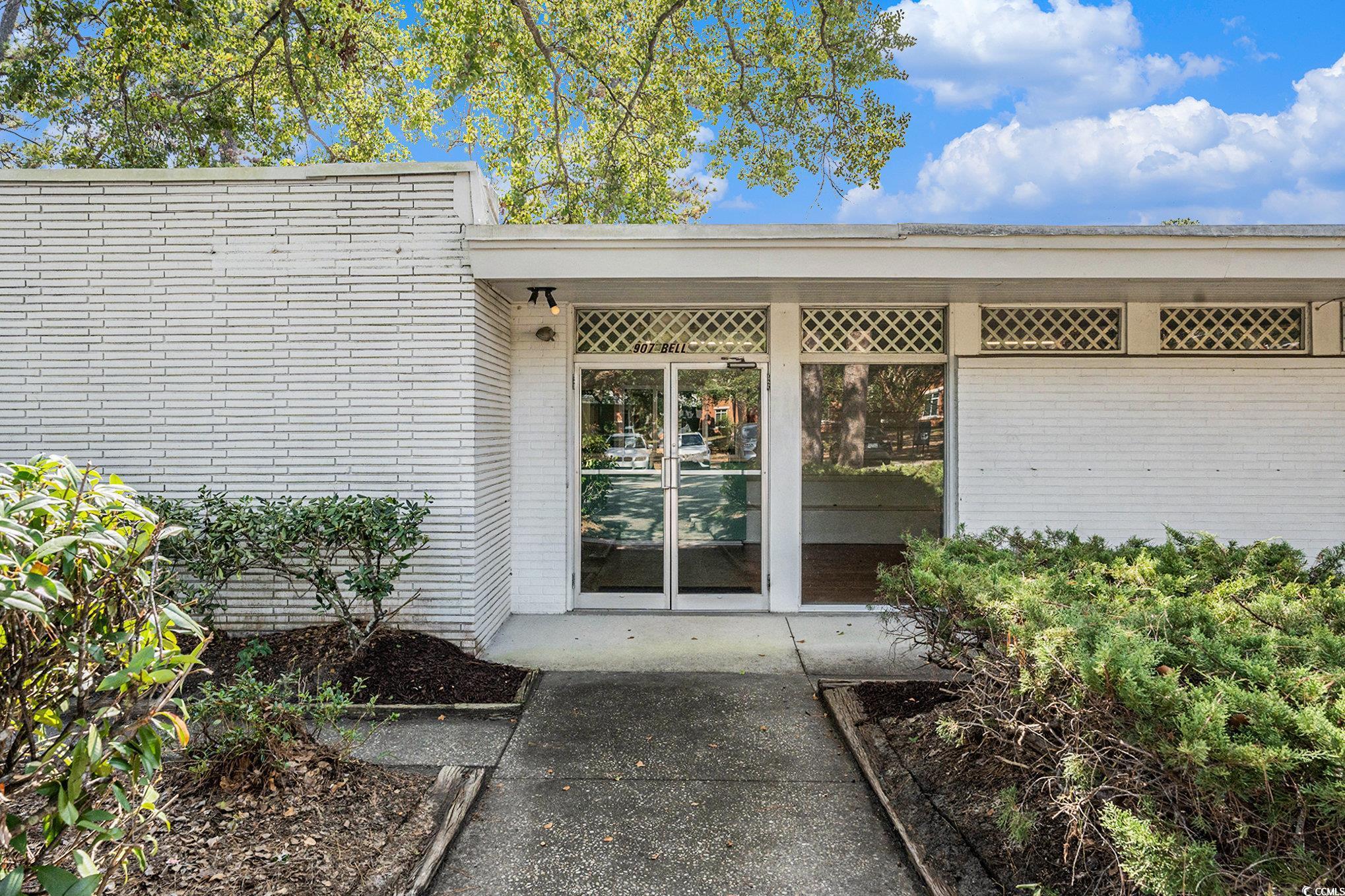 907 Bell St. 