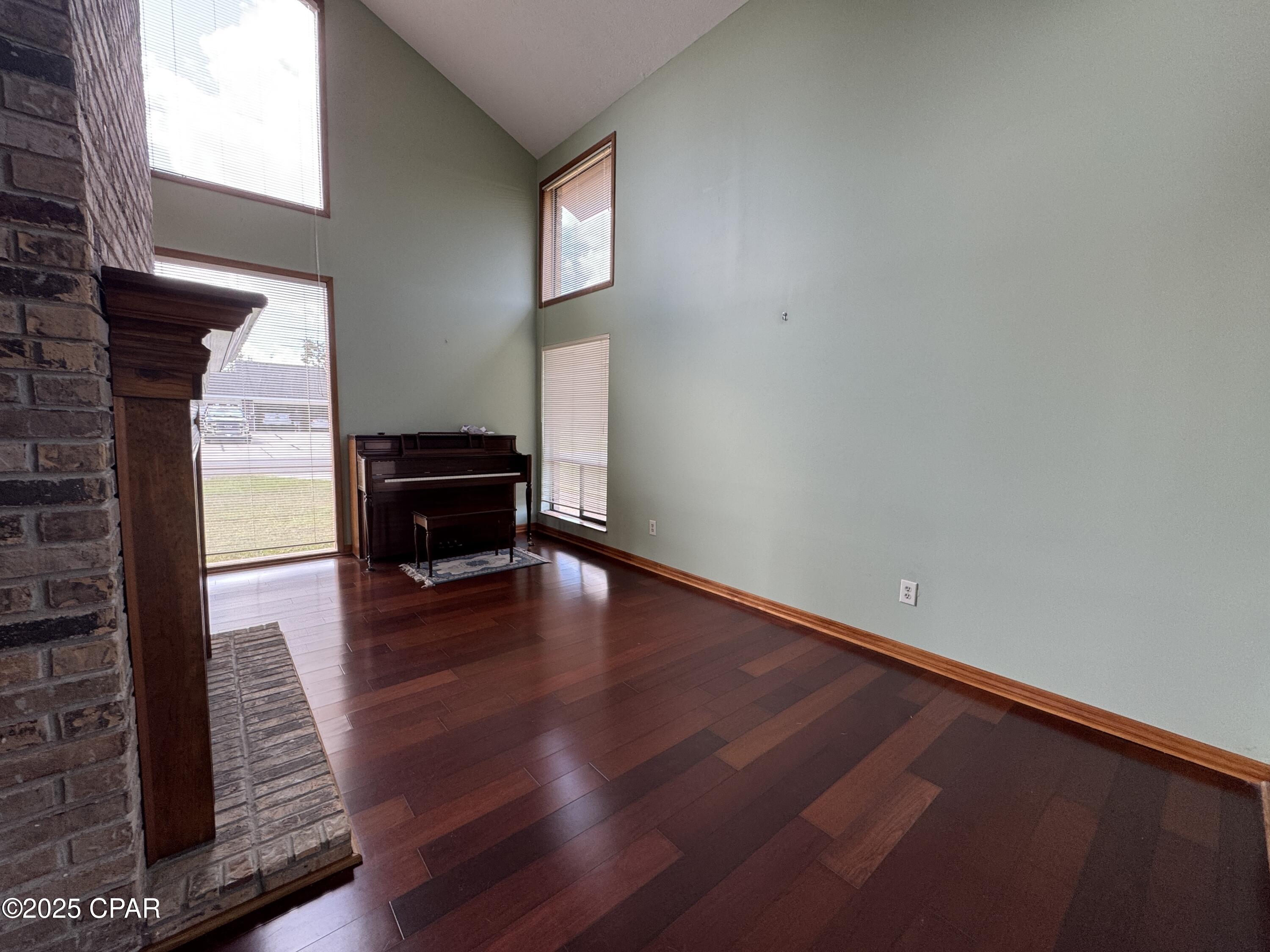 Image 7 For 833 Pierson Drive