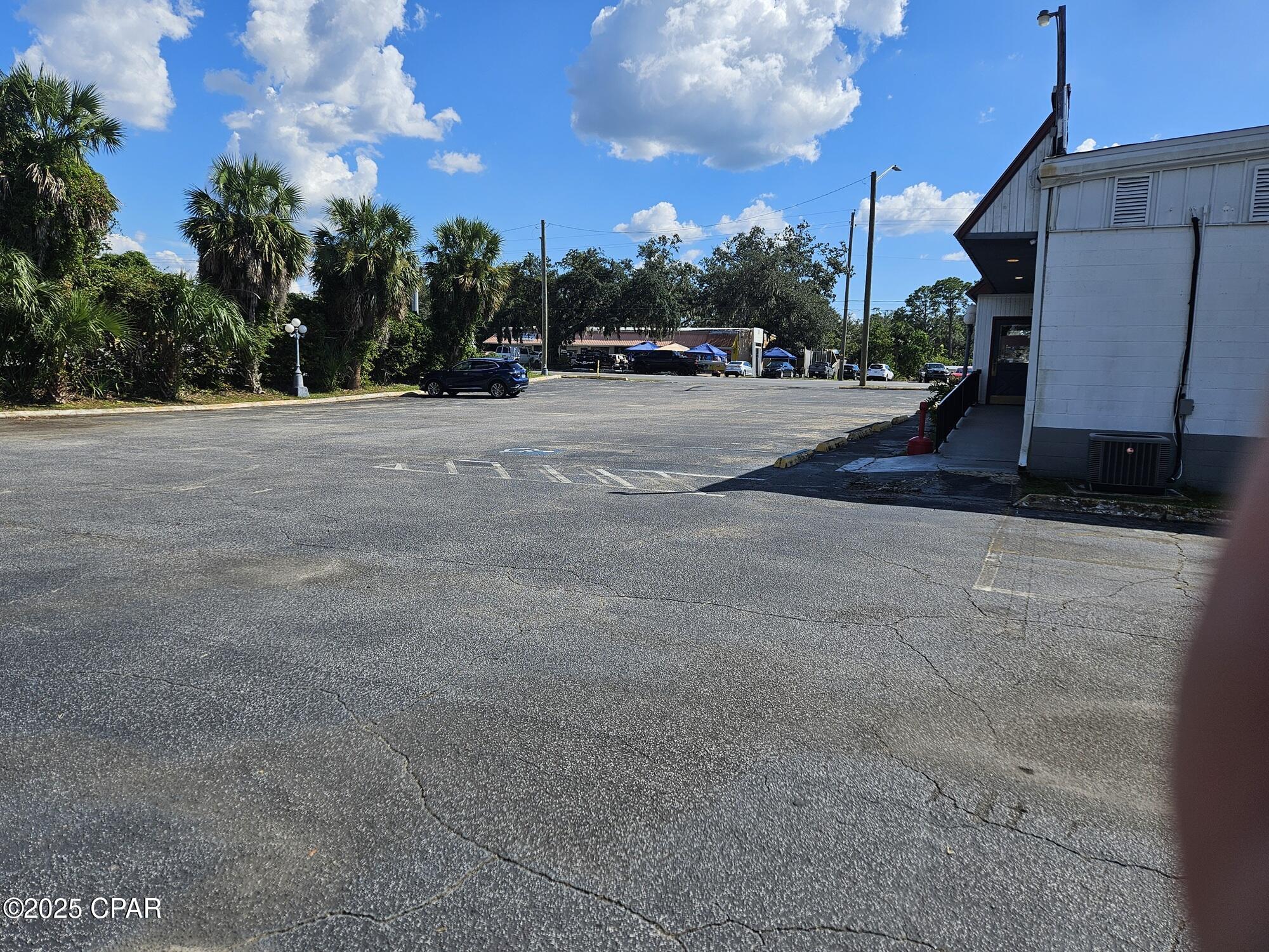 Listing photo id 14 for 4018 18th  