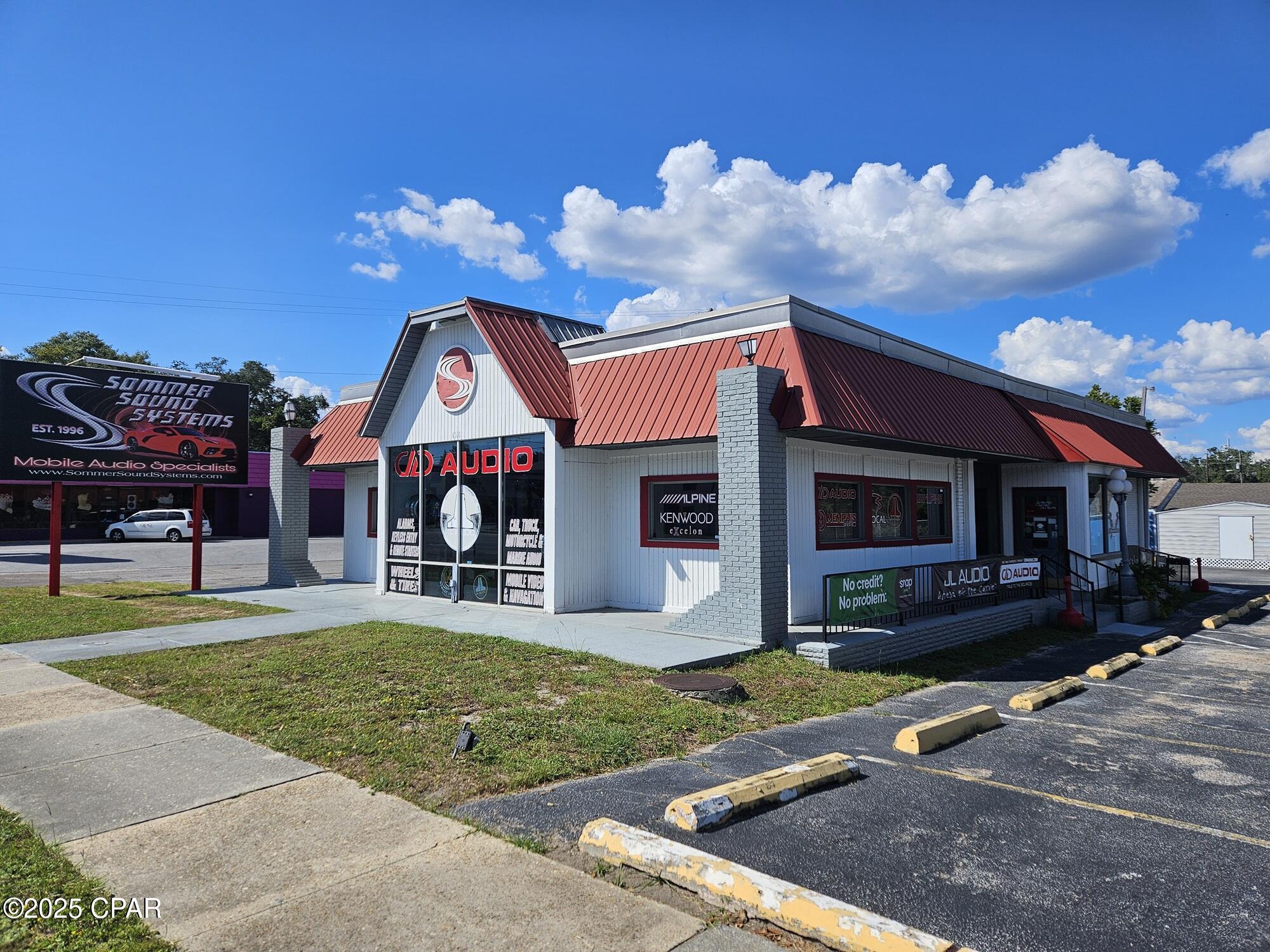 Listing photo id 2 for 4018 18th  