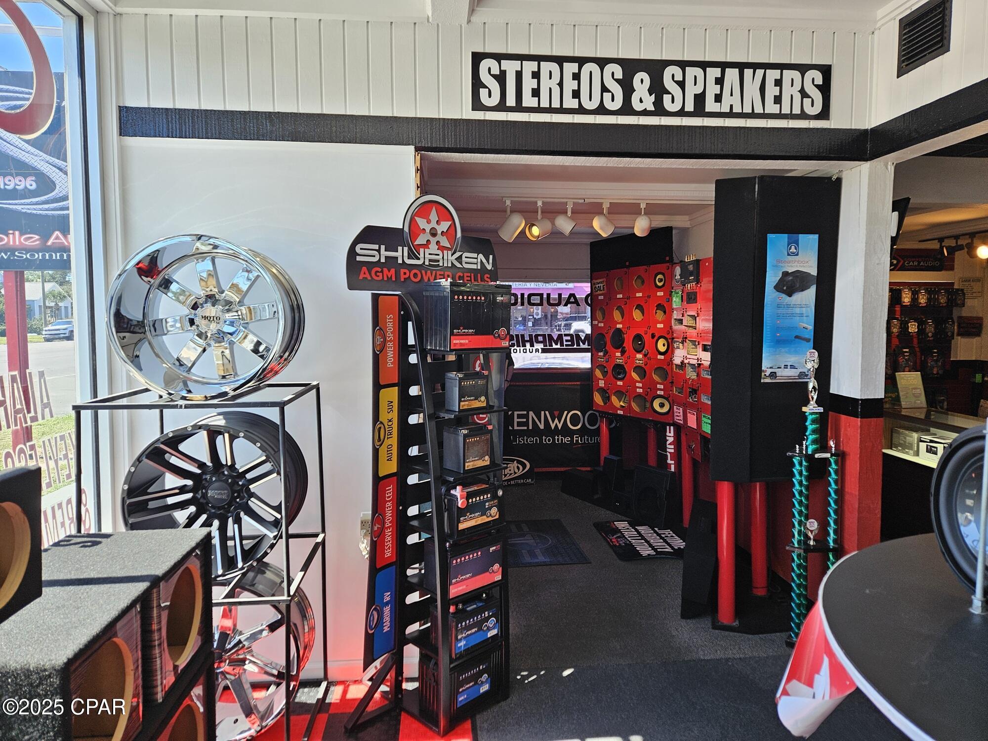 Listing photo id 20 for 4018 18th  