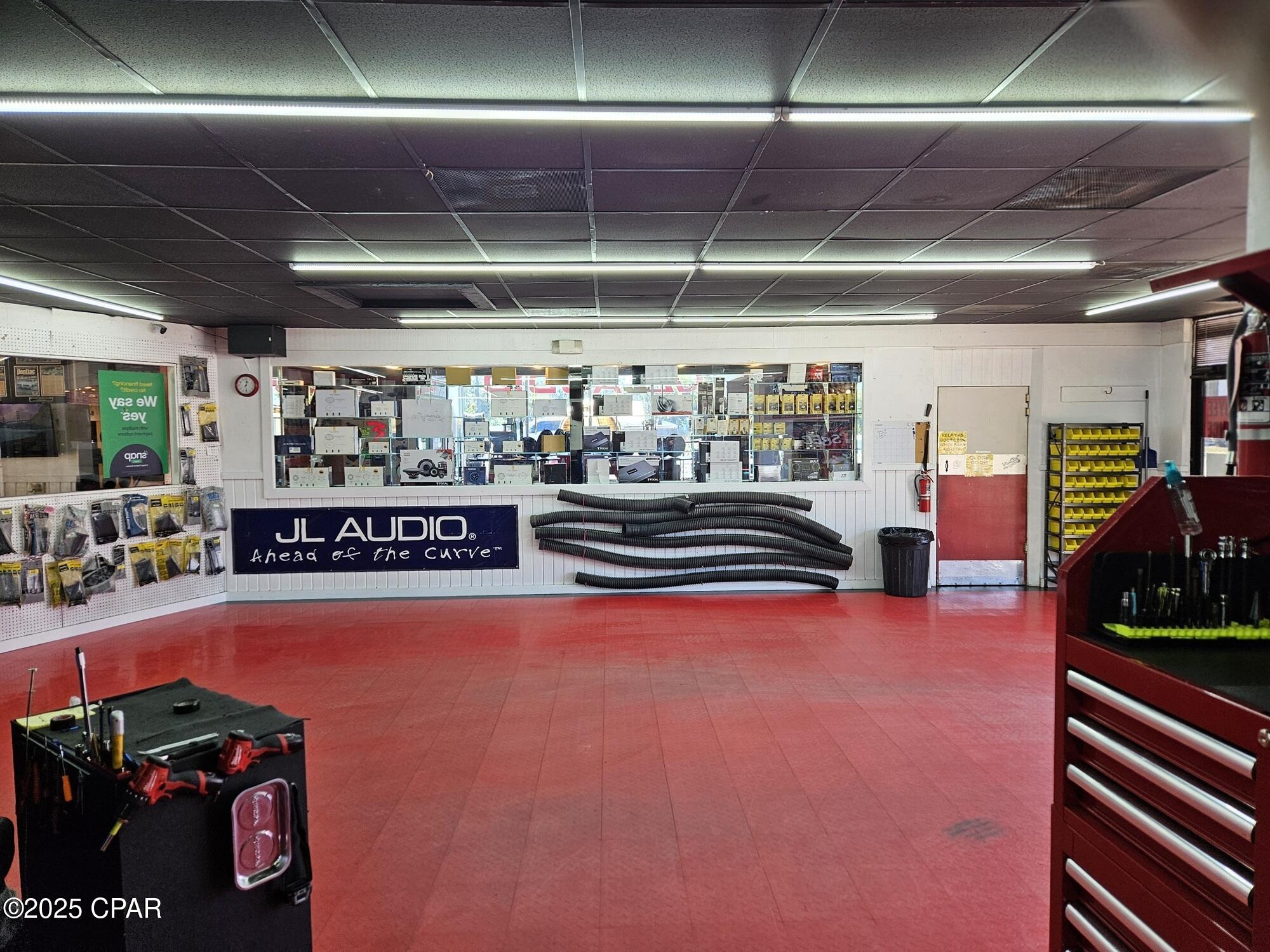 Listing photo id 22 for 4018 18th  