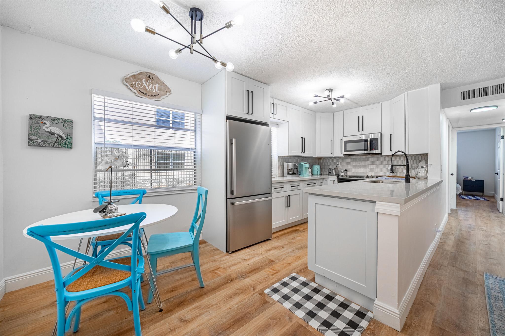 Kings Point Burgundy Cond