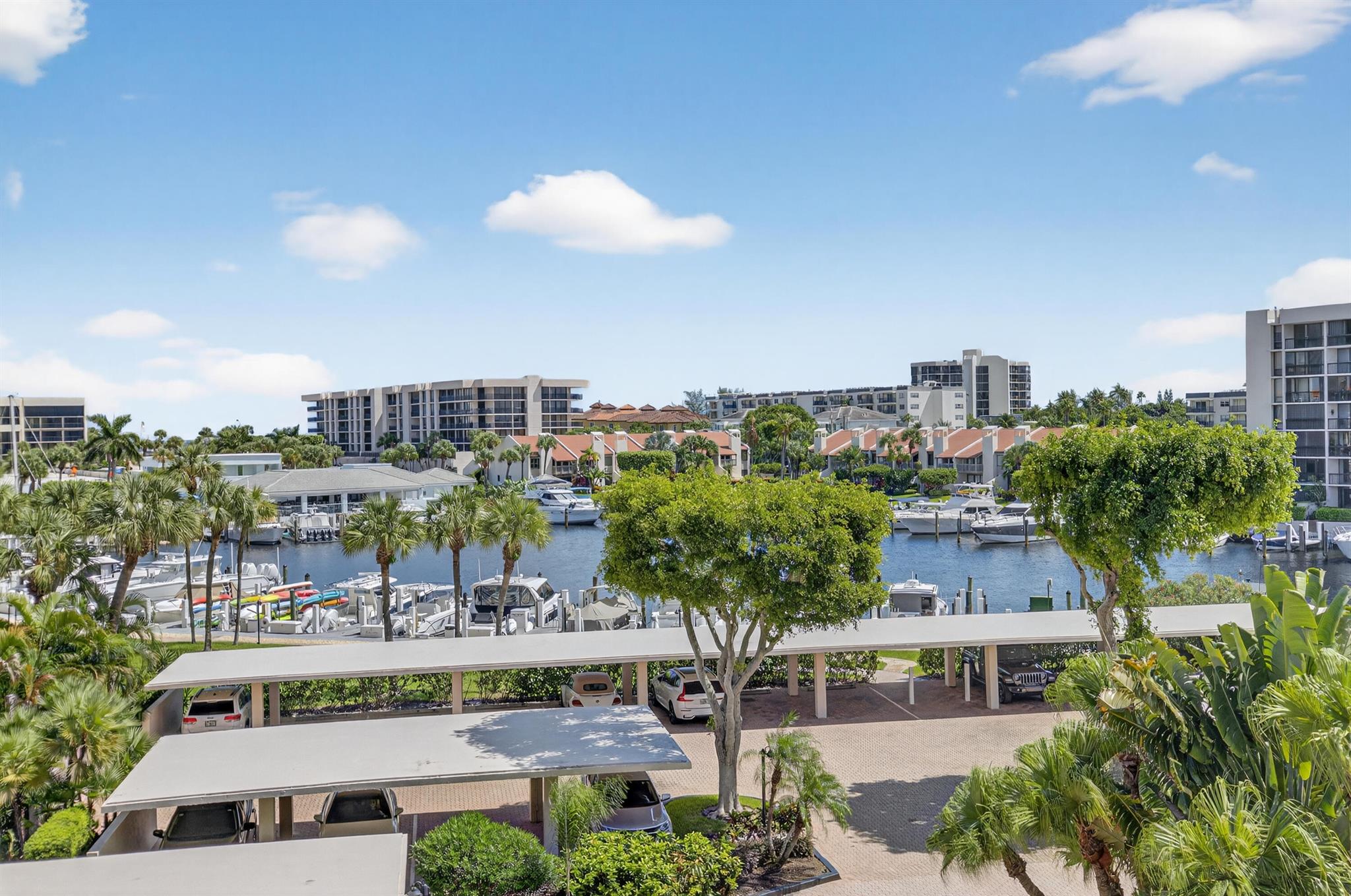 Yacht & Racquet Club Of B