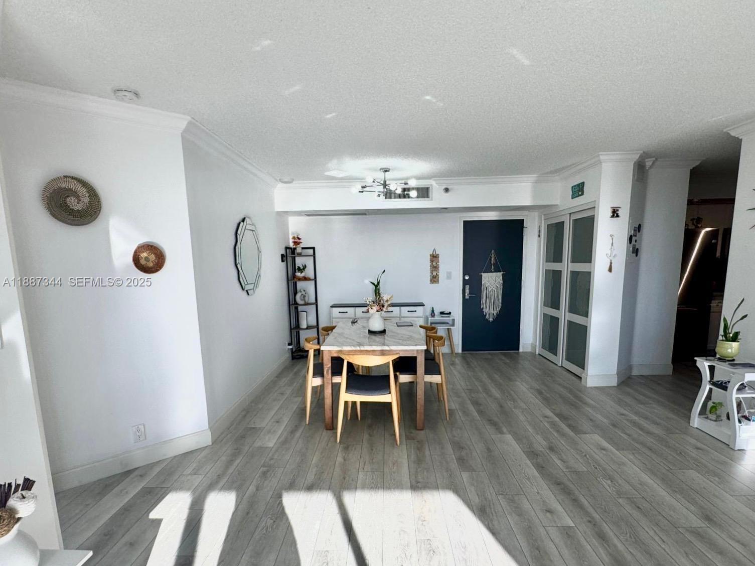 Mystic Pointe Tower 500 C