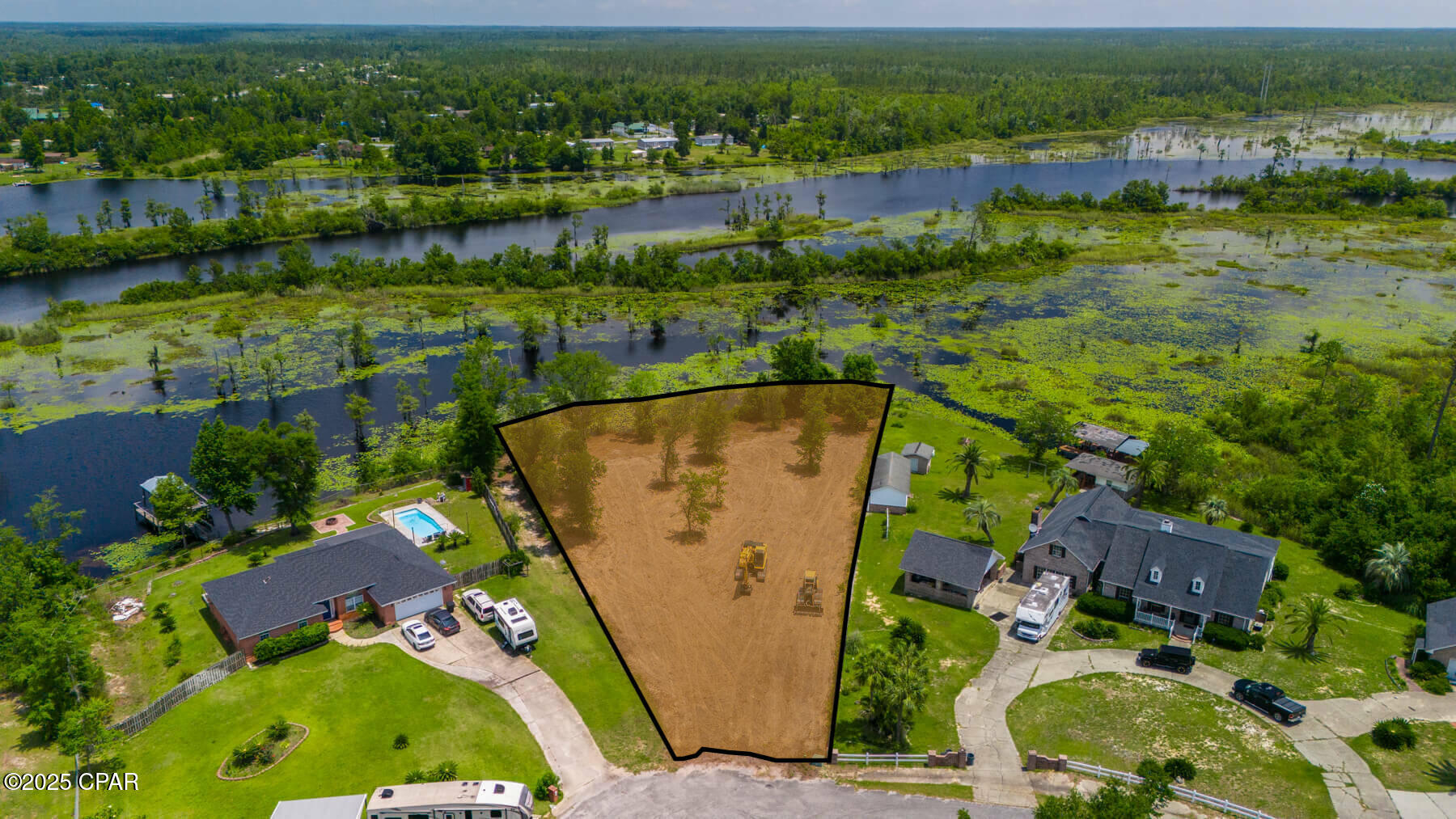 Listing photo id 1 for 5914 Oakridge Court