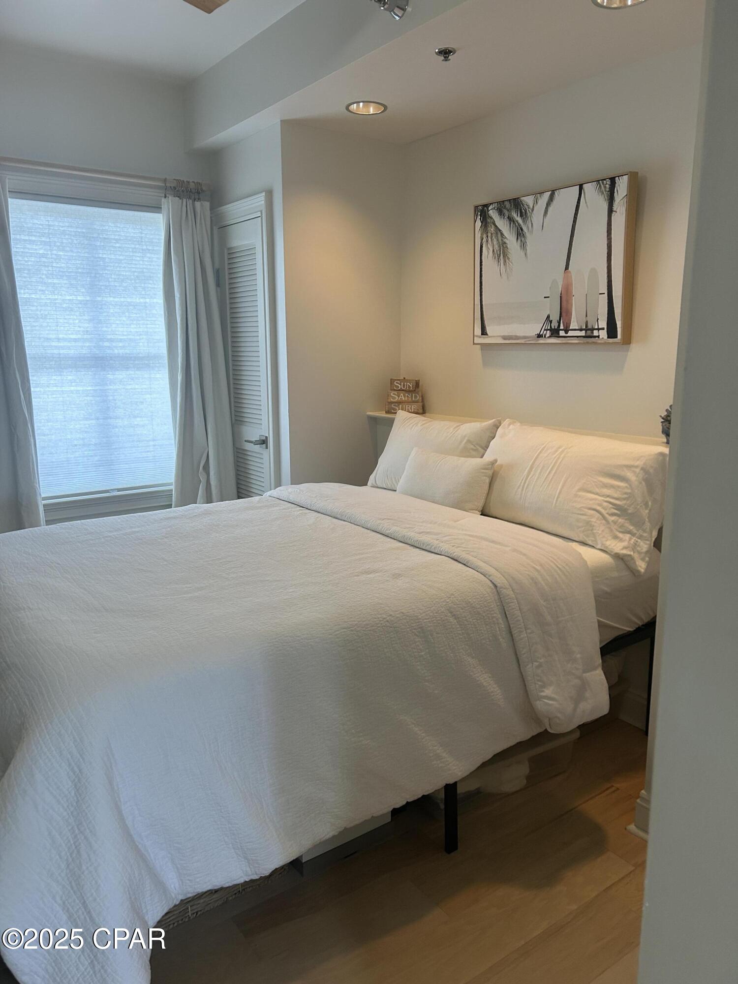 Listing photo id 12 for 114 Carillon Market Street 411