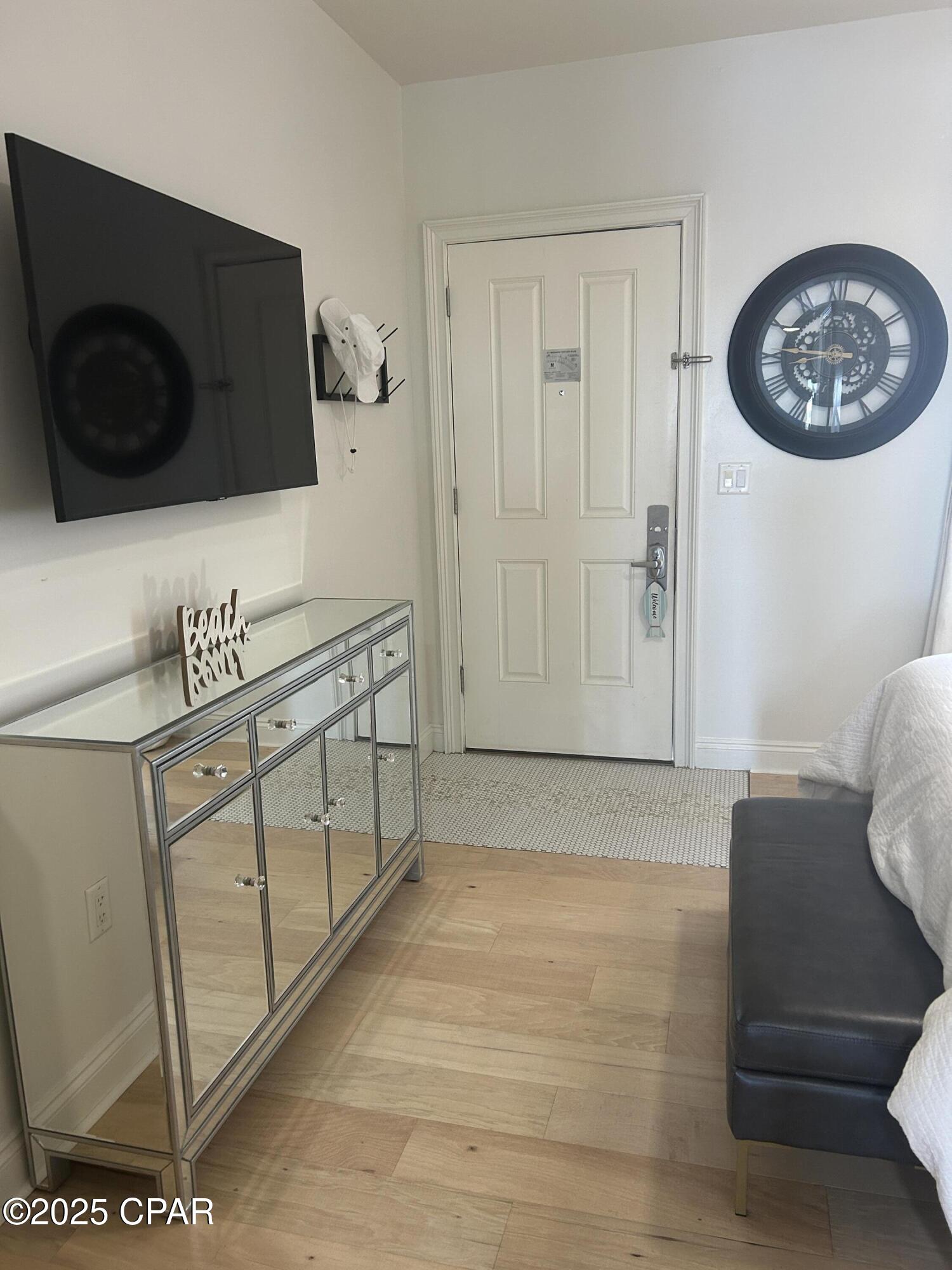 Listing photo id 13 for 114 Carillon Market Street 411