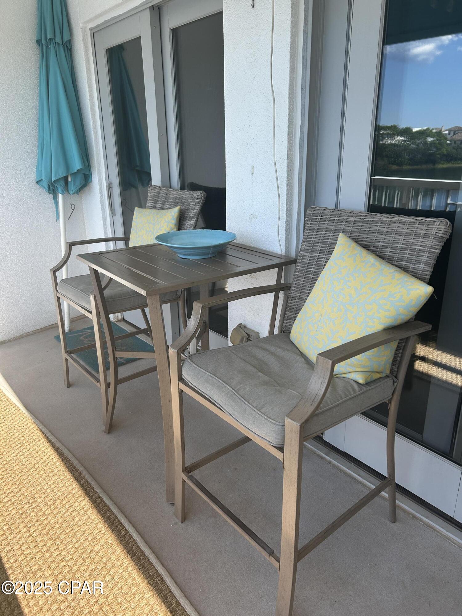 Listing photo id 14 for 114 Carillon Market Street 411