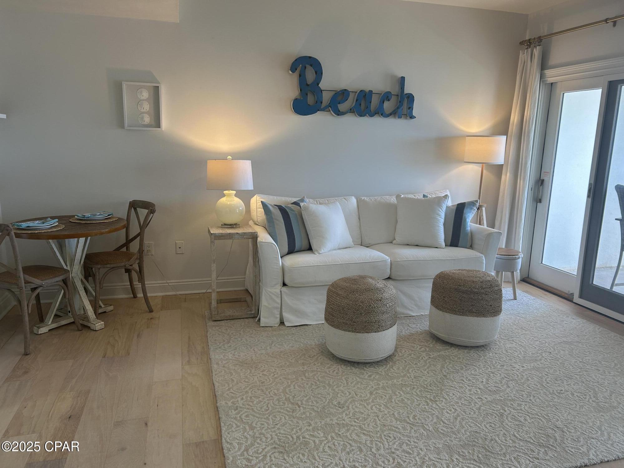 Listing photo id 2 for 114 Carillon Market Street 411