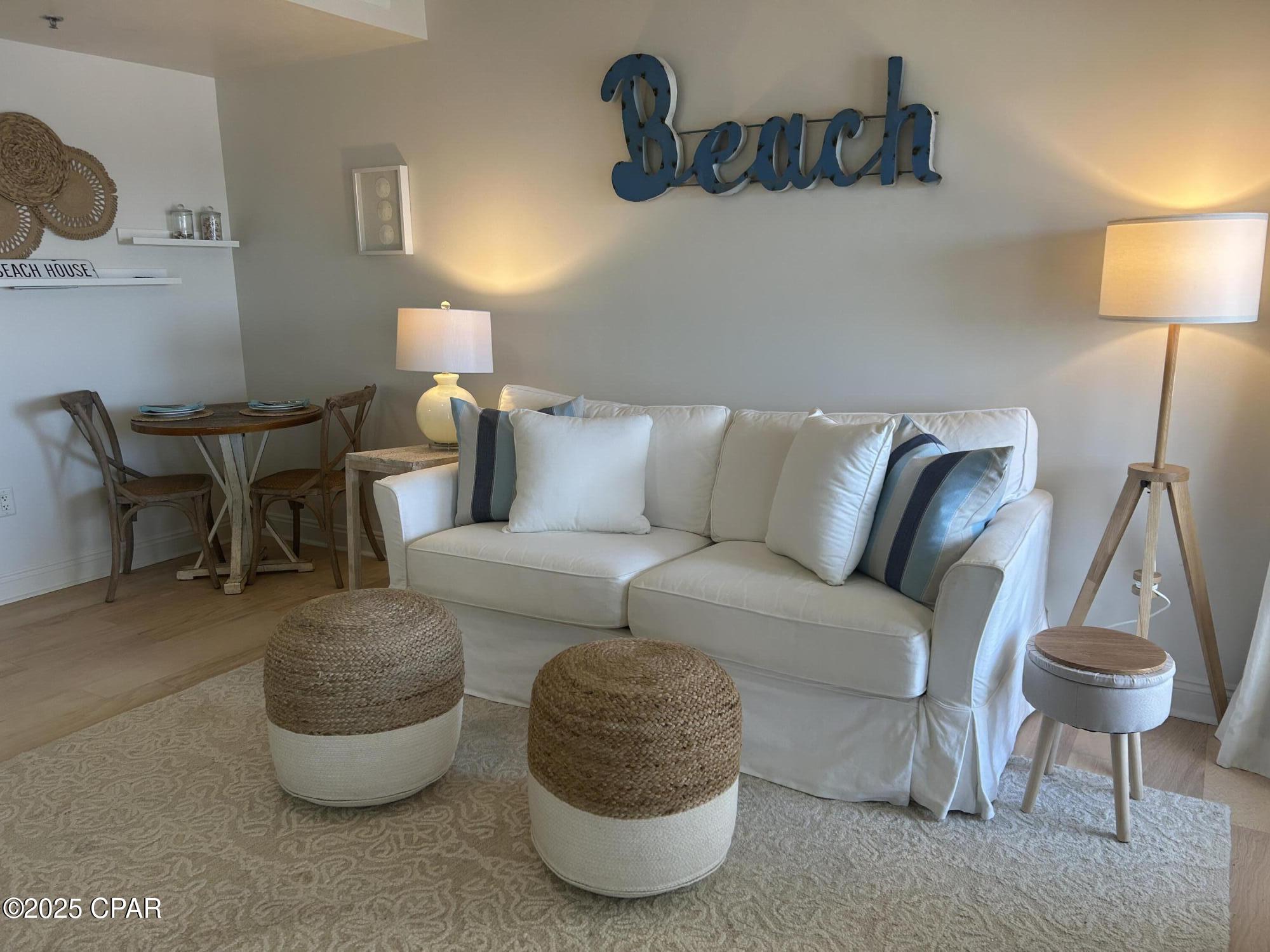 Image 3 For 114 Carillon Market Street 411