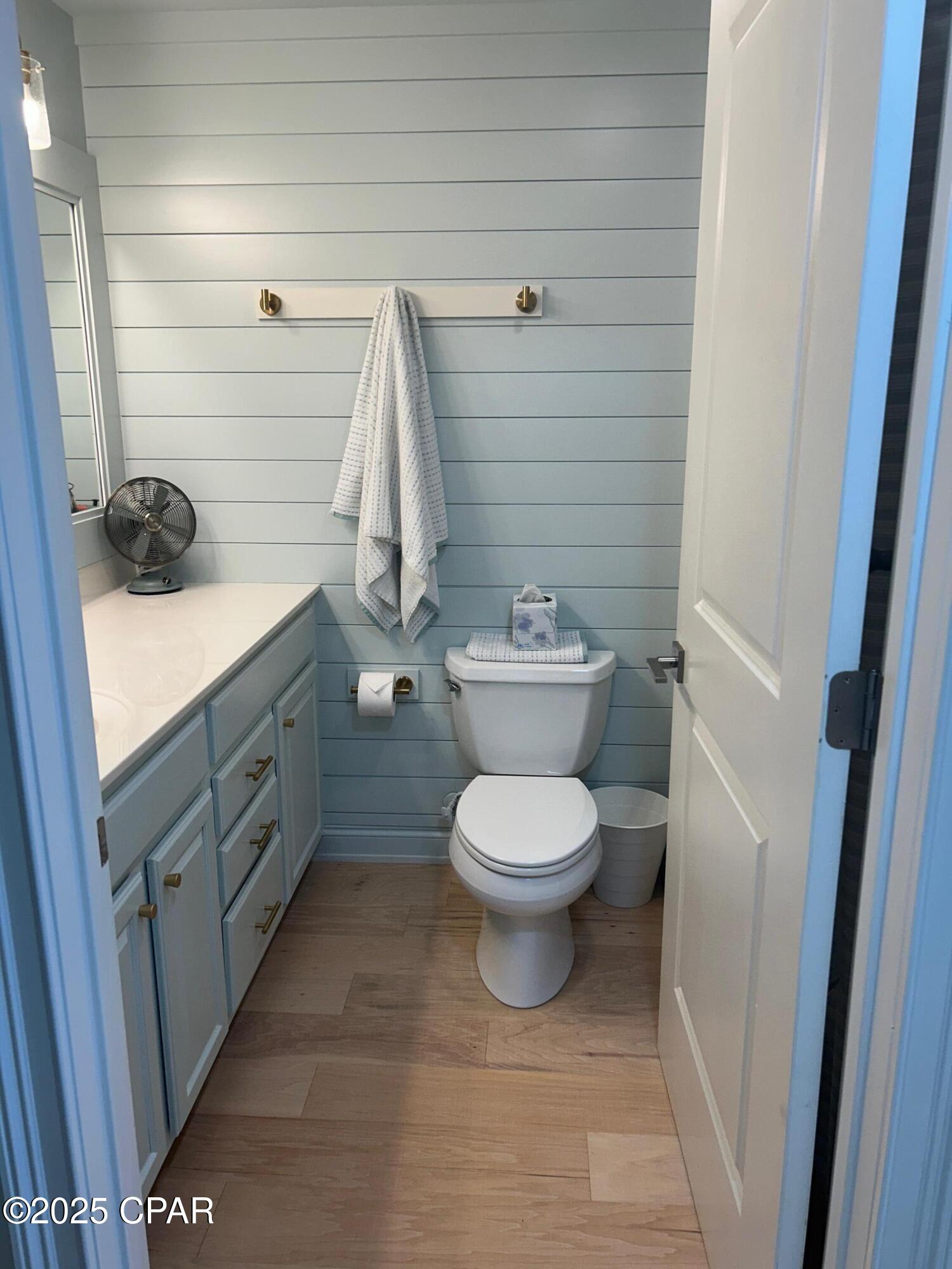 Image 4 For 114 Carillon Market Street 411