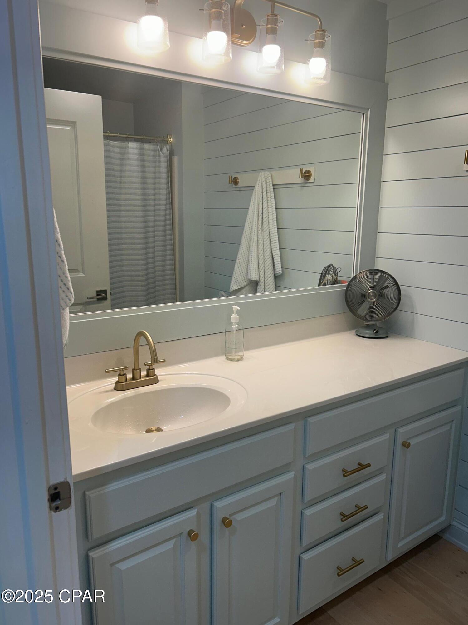 Listing photo id 5 for 114 Carillon Market Street 411