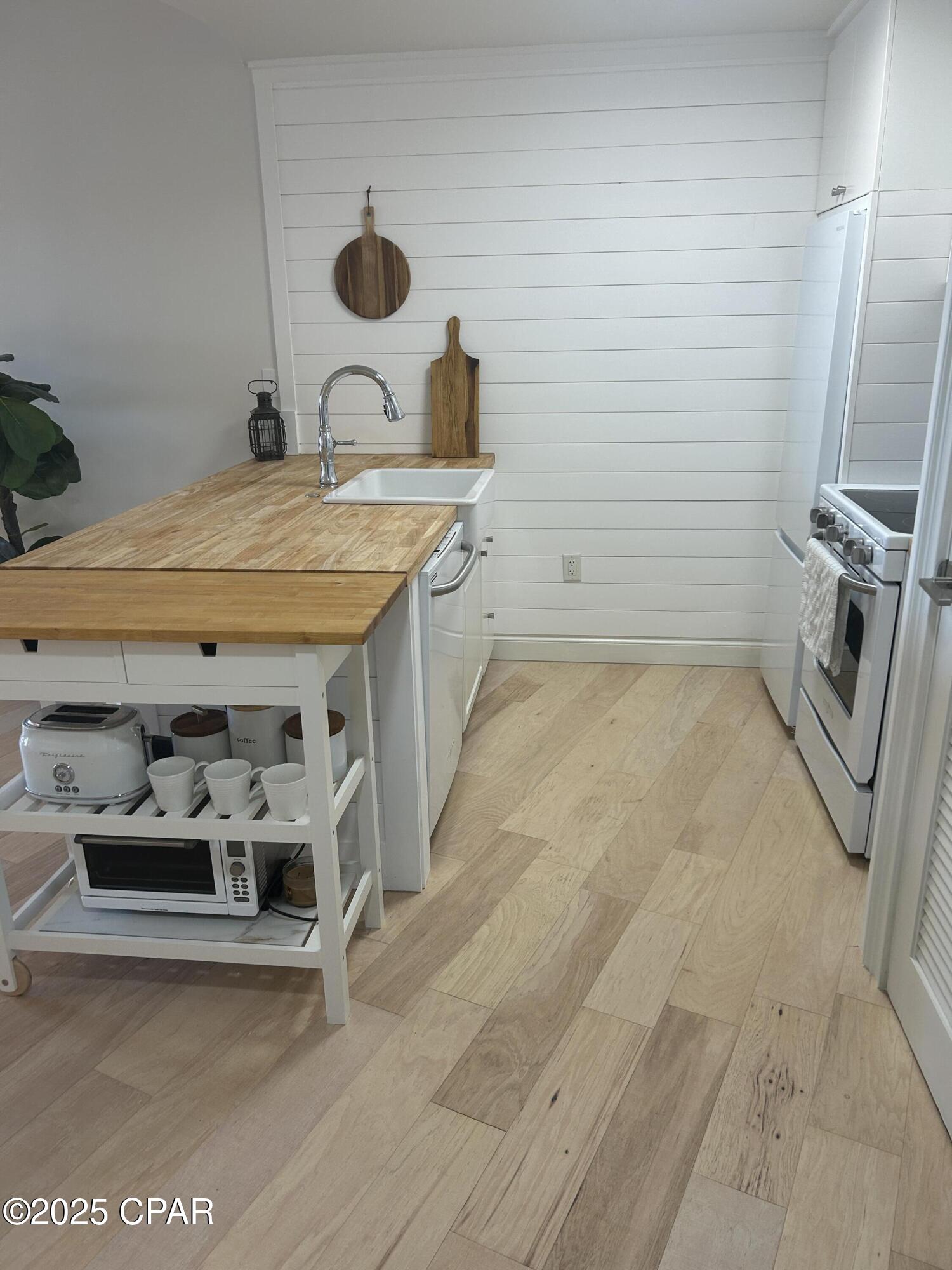 Listing photo id 6 for 114 Carillon Market Street 411