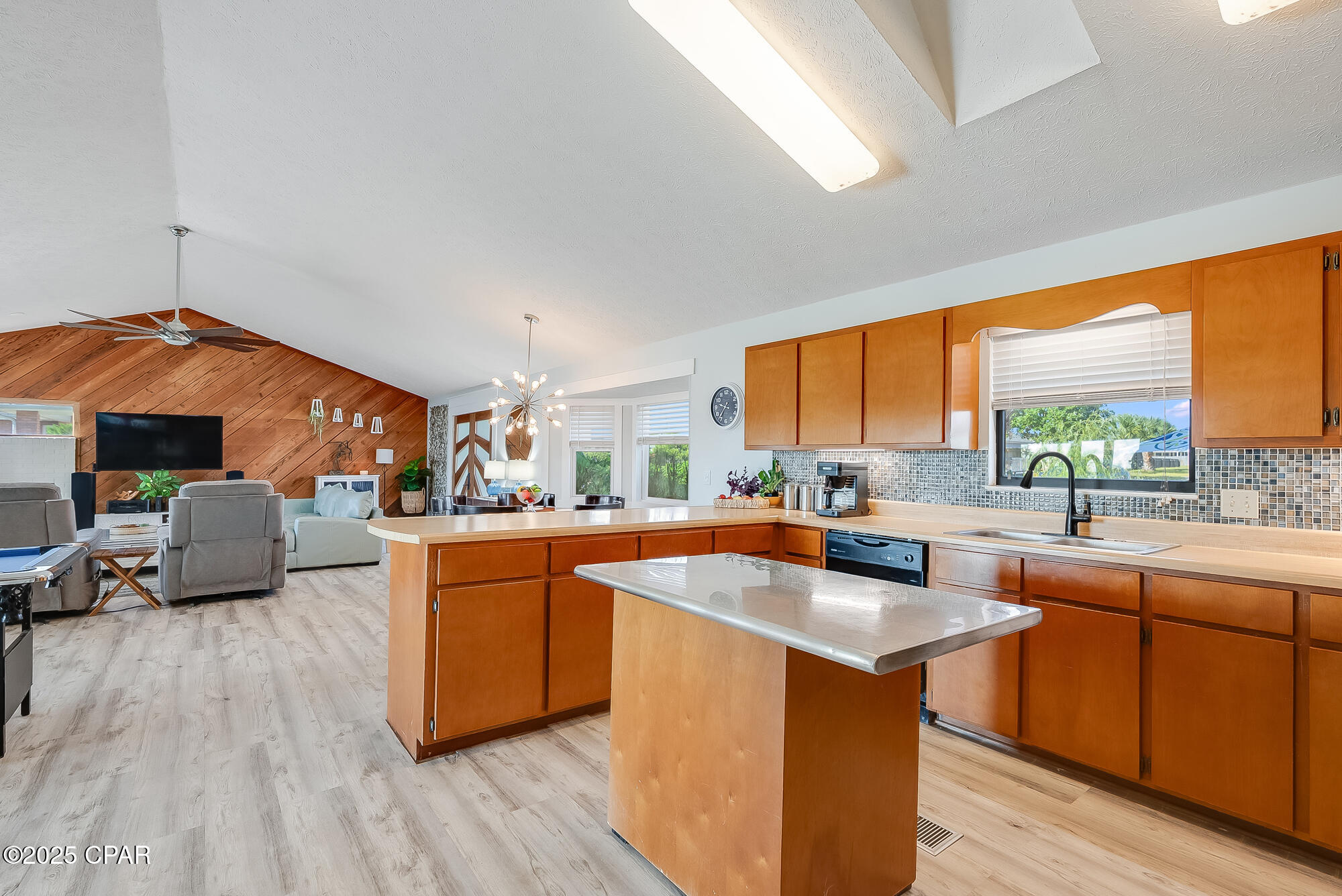 Image 20 For 643 Berthe Avenue