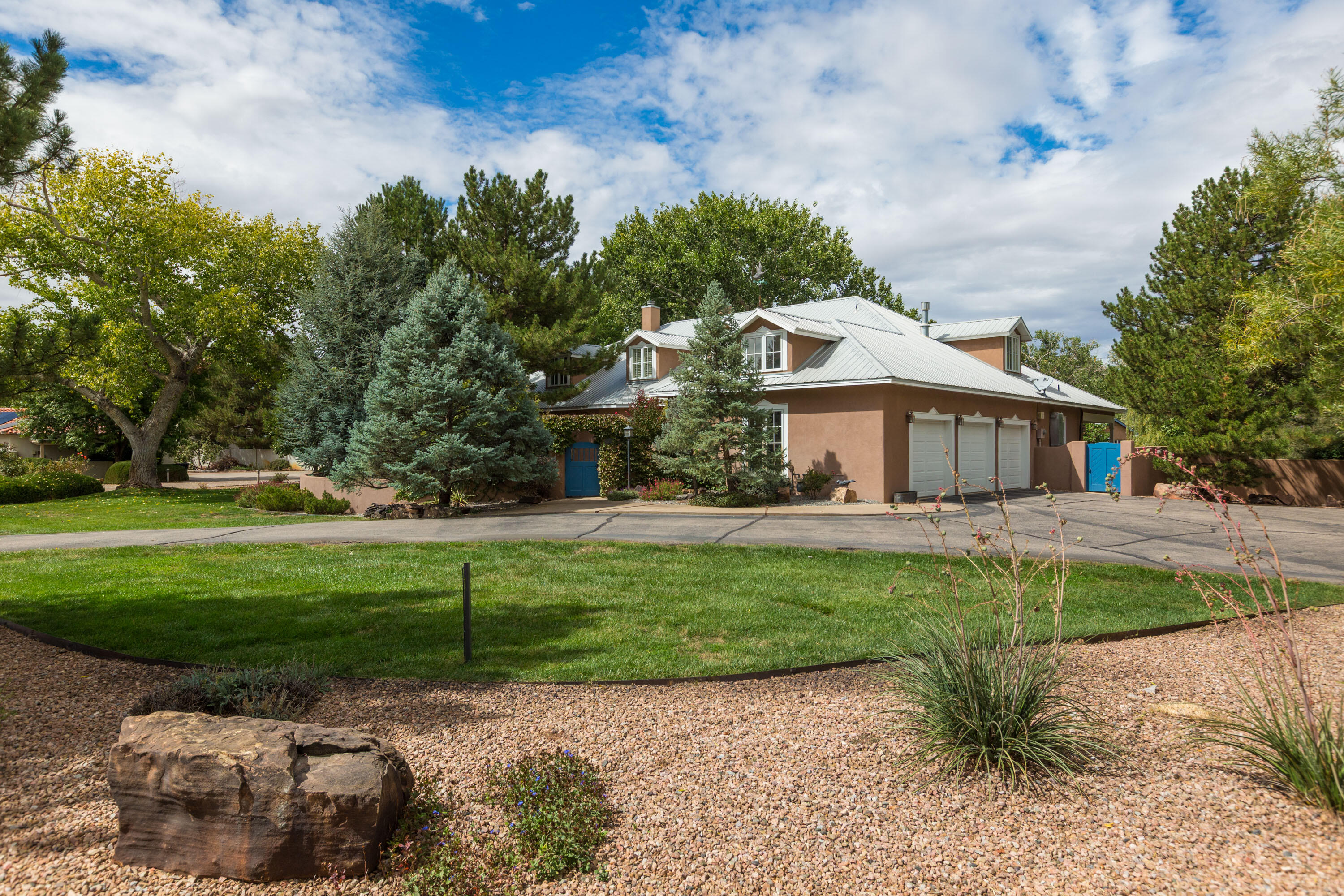 Homes for sale in Los Ranchos, NM | 1513 Tinnin Rd Nw, Los Ranchos, NM 87107 | MLS# 1092252