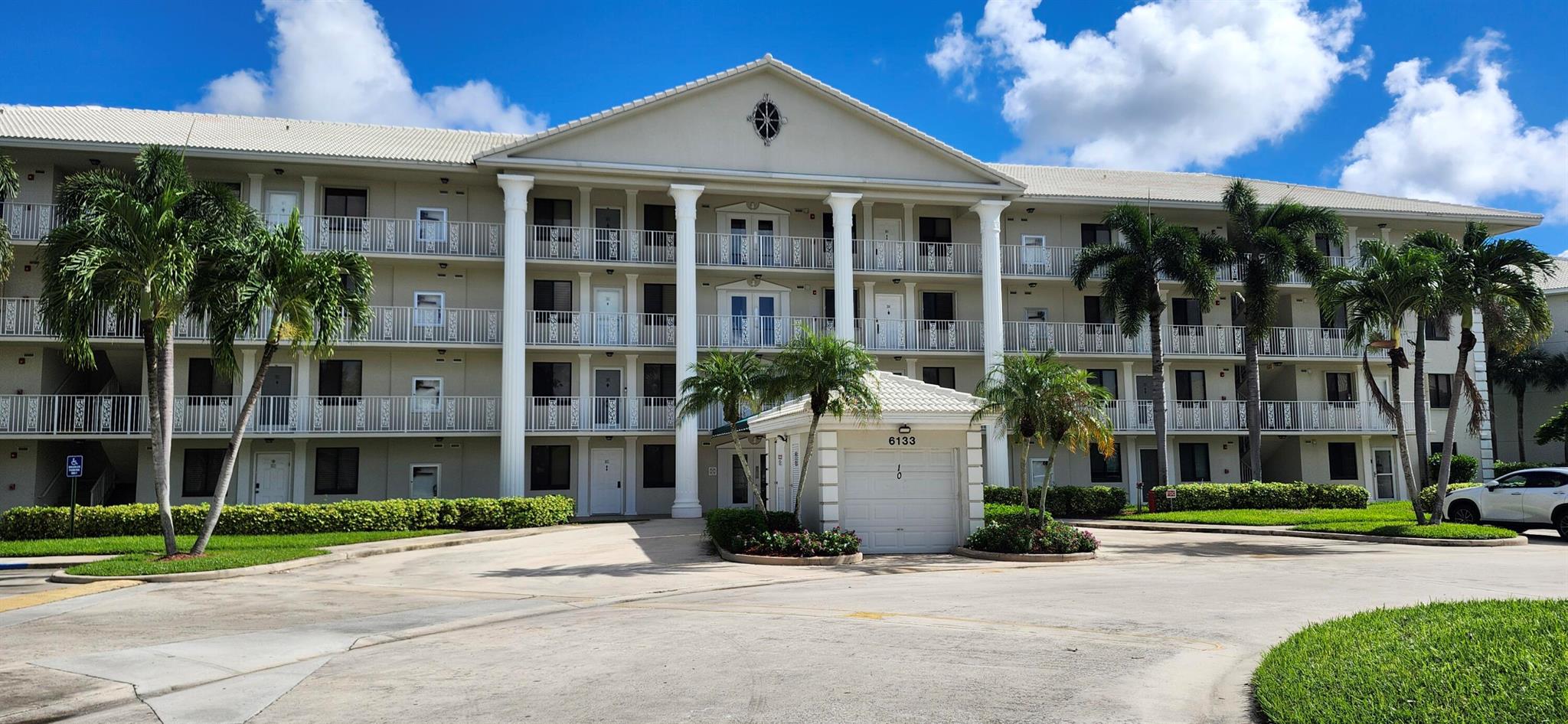 Whitehall Condo At Camino