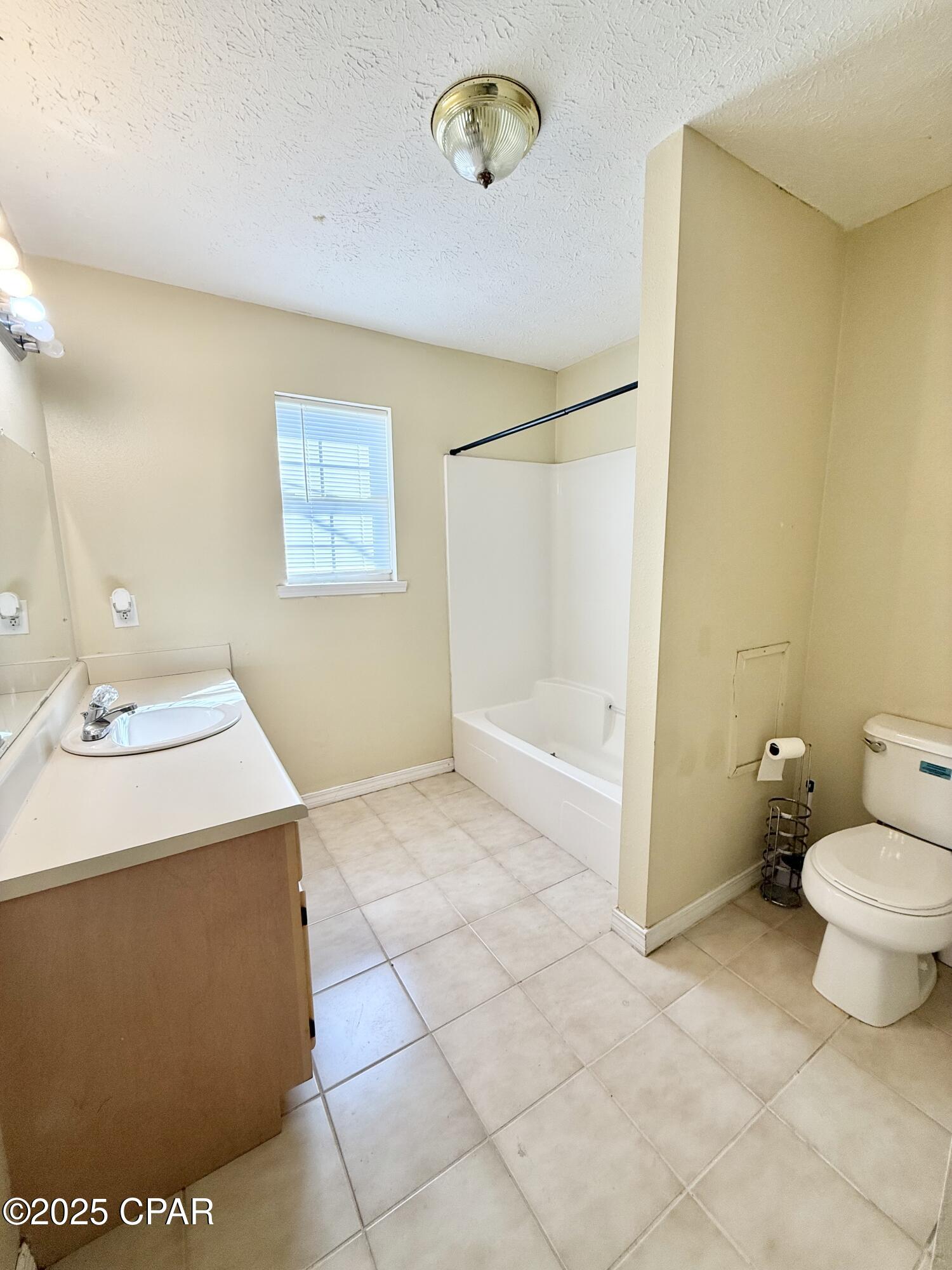 Image 19 For 918 Center Avenue