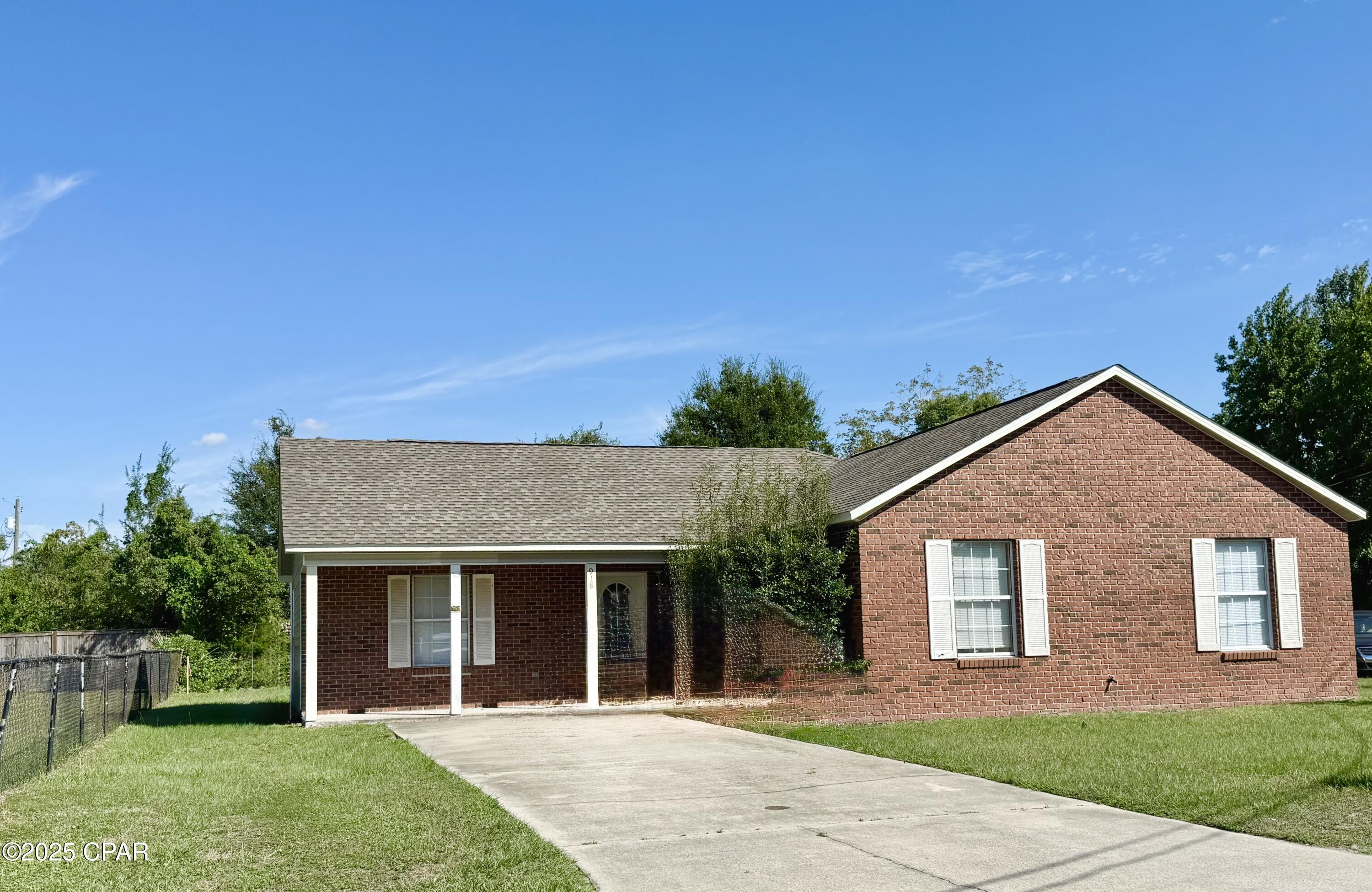 Image 2 For 918 Center Avenue