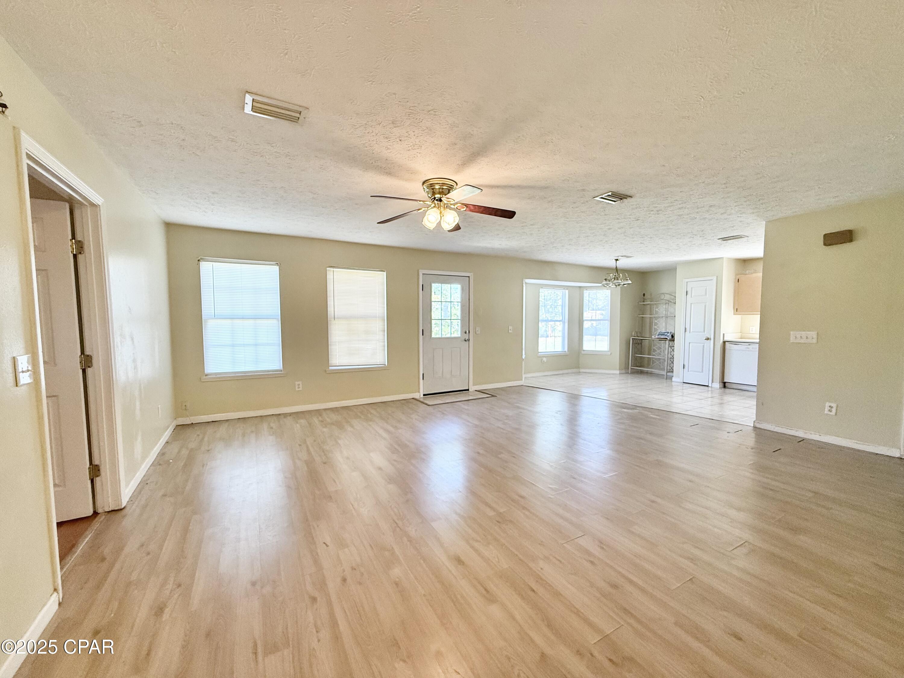 Image 4 For 918 Center Avenue