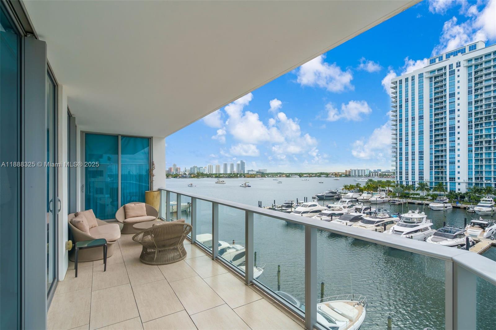 Apartamento à Venda em North Miami Beach, FL