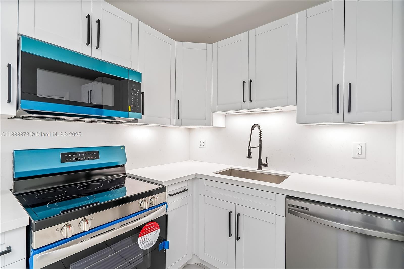 Castle Apartments 14 Cond