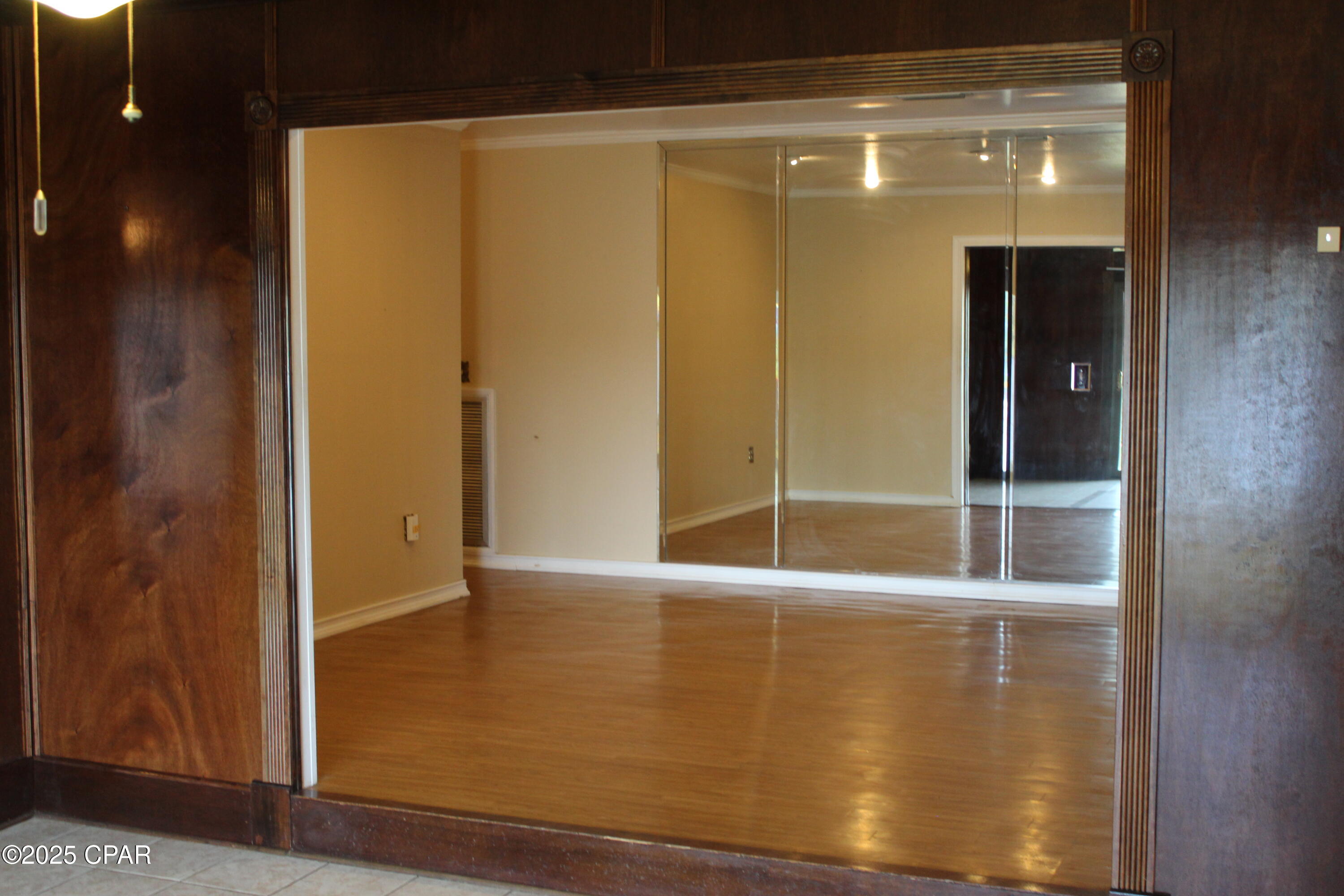 Listing photo id 12 for 2695 Marian Drive